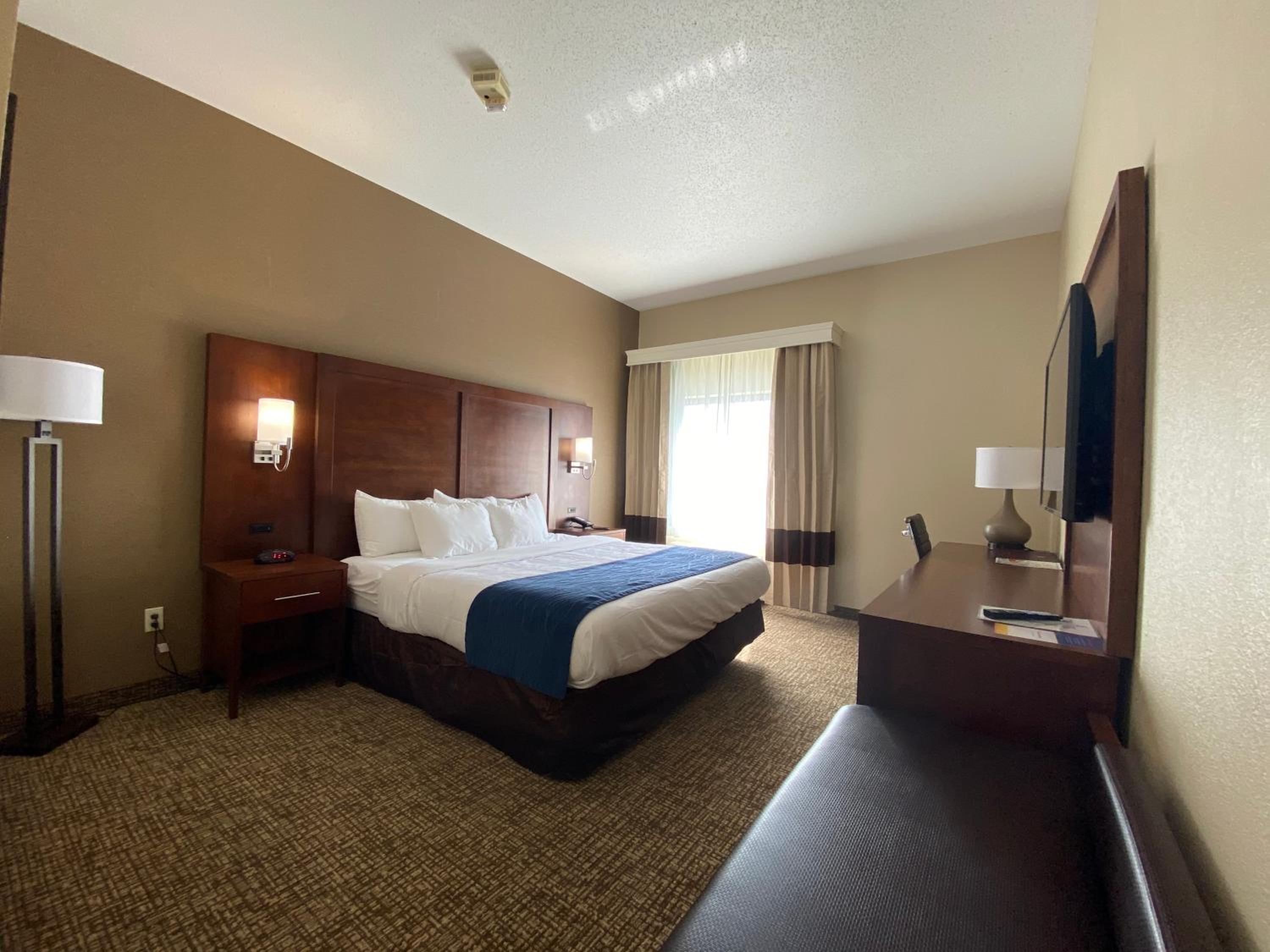 King Room - Accessible/Non Smoking - Photo 3