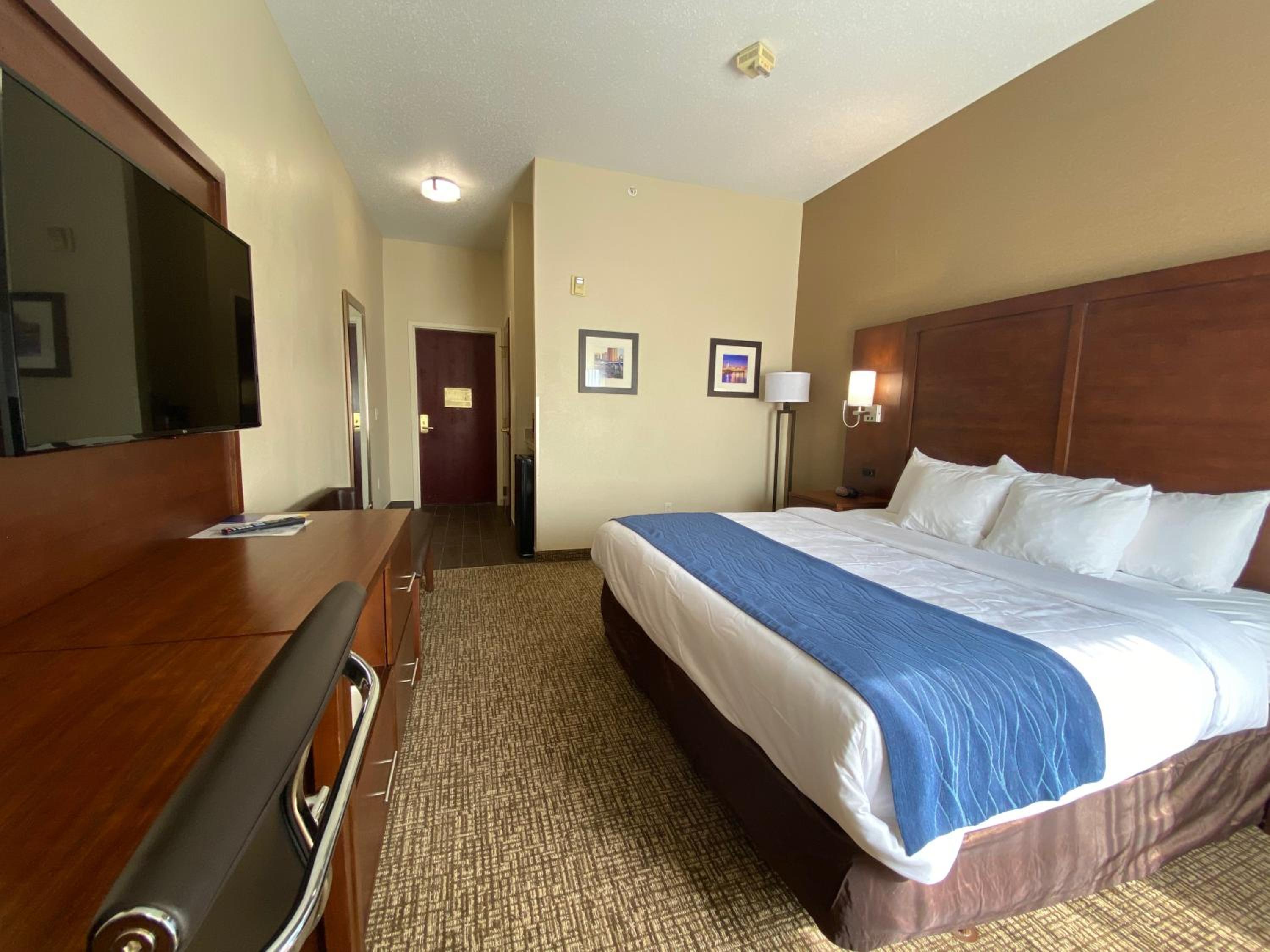 King Room - Accessible/Non Smoking - Photo 1