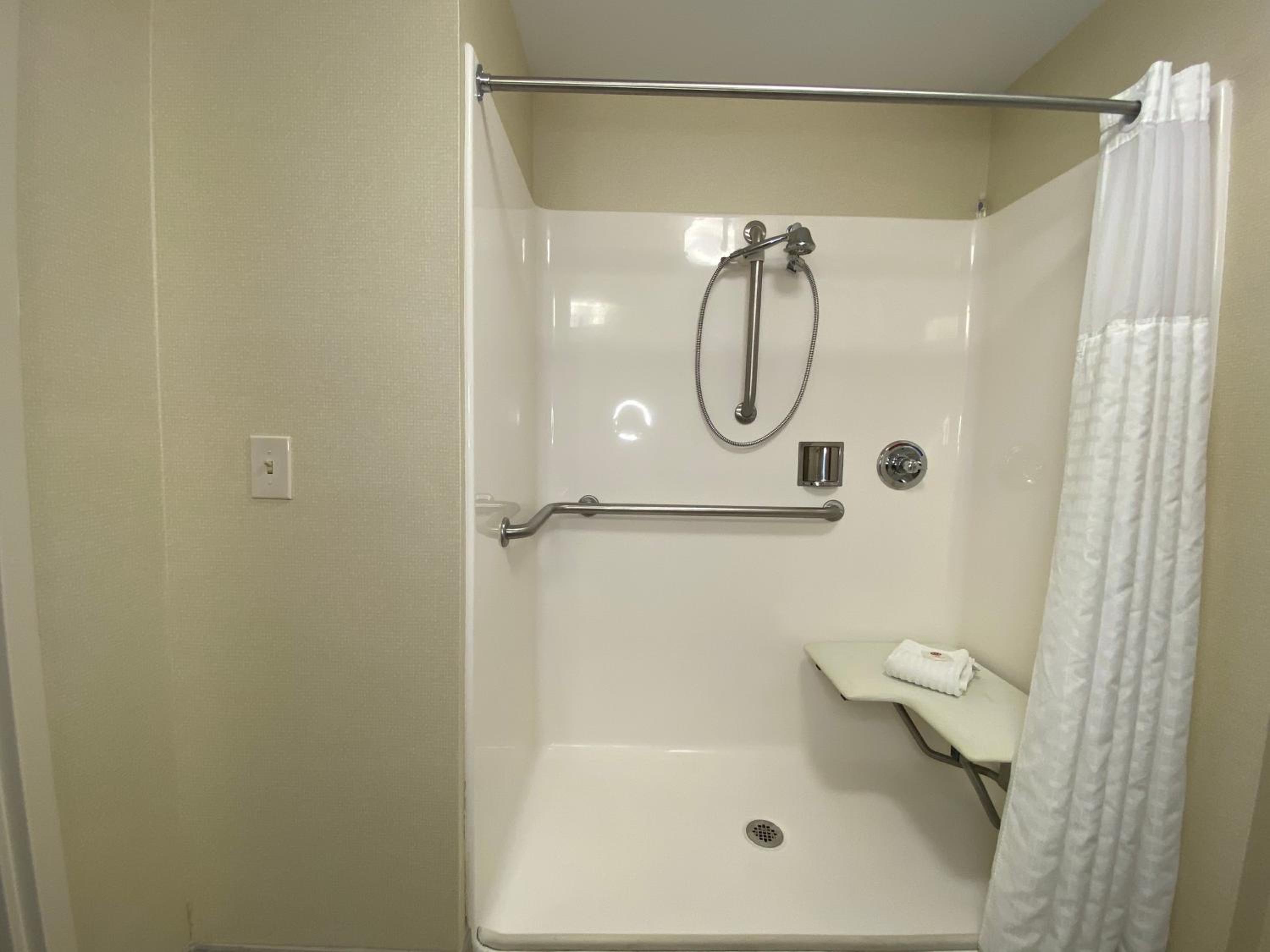 King Suite - Accessible/Non-Smoking - Photo 6