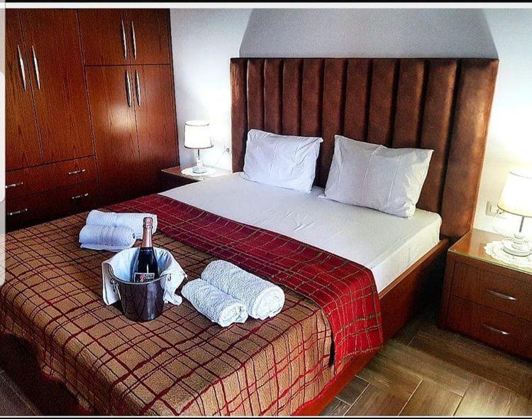 Deluxe Suite with Sea View and Bathtub photo 1