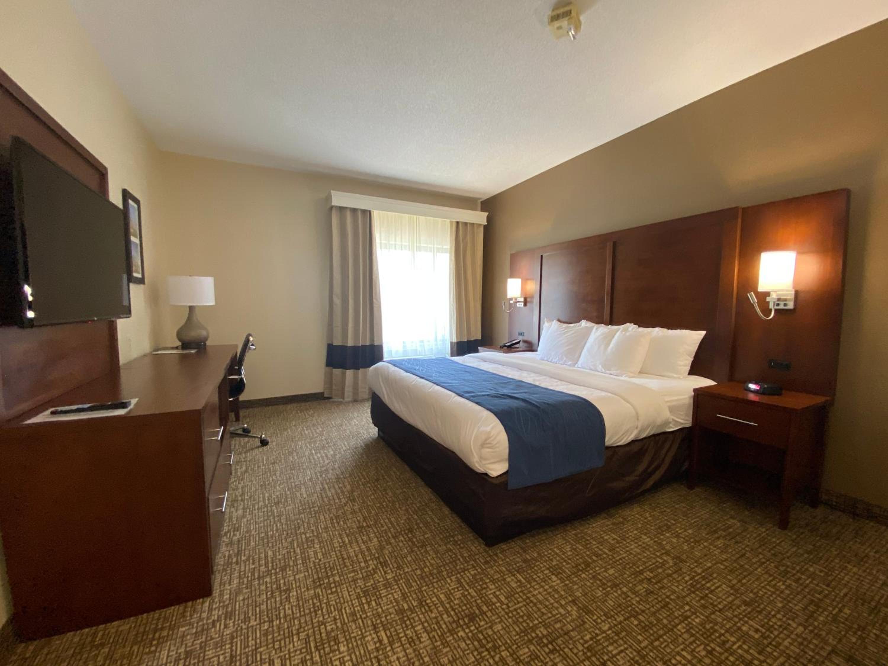 King Suite - Accessible/Non-Smoking - Photo 3