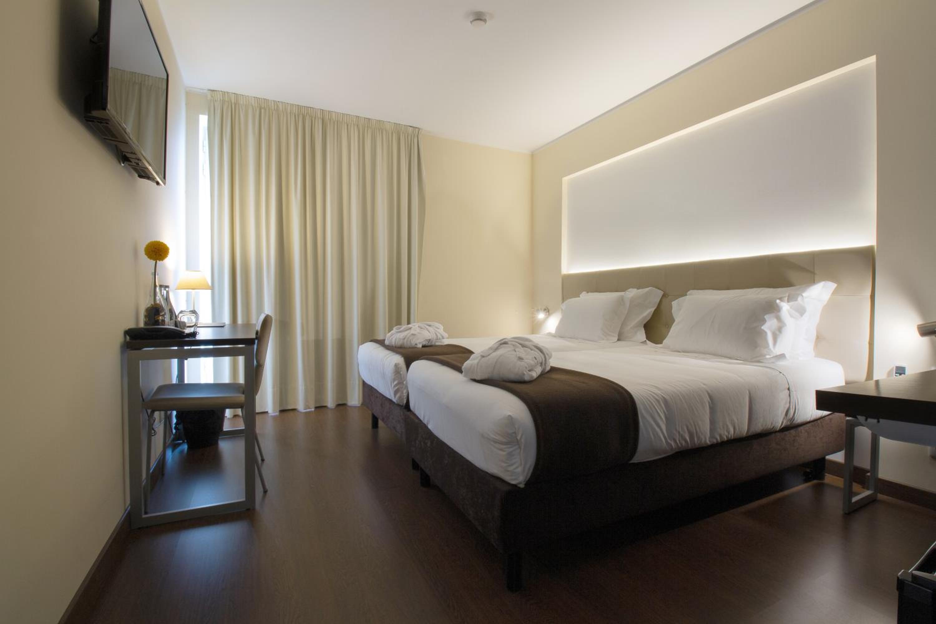 Twin Room with Terrace - Photo 1