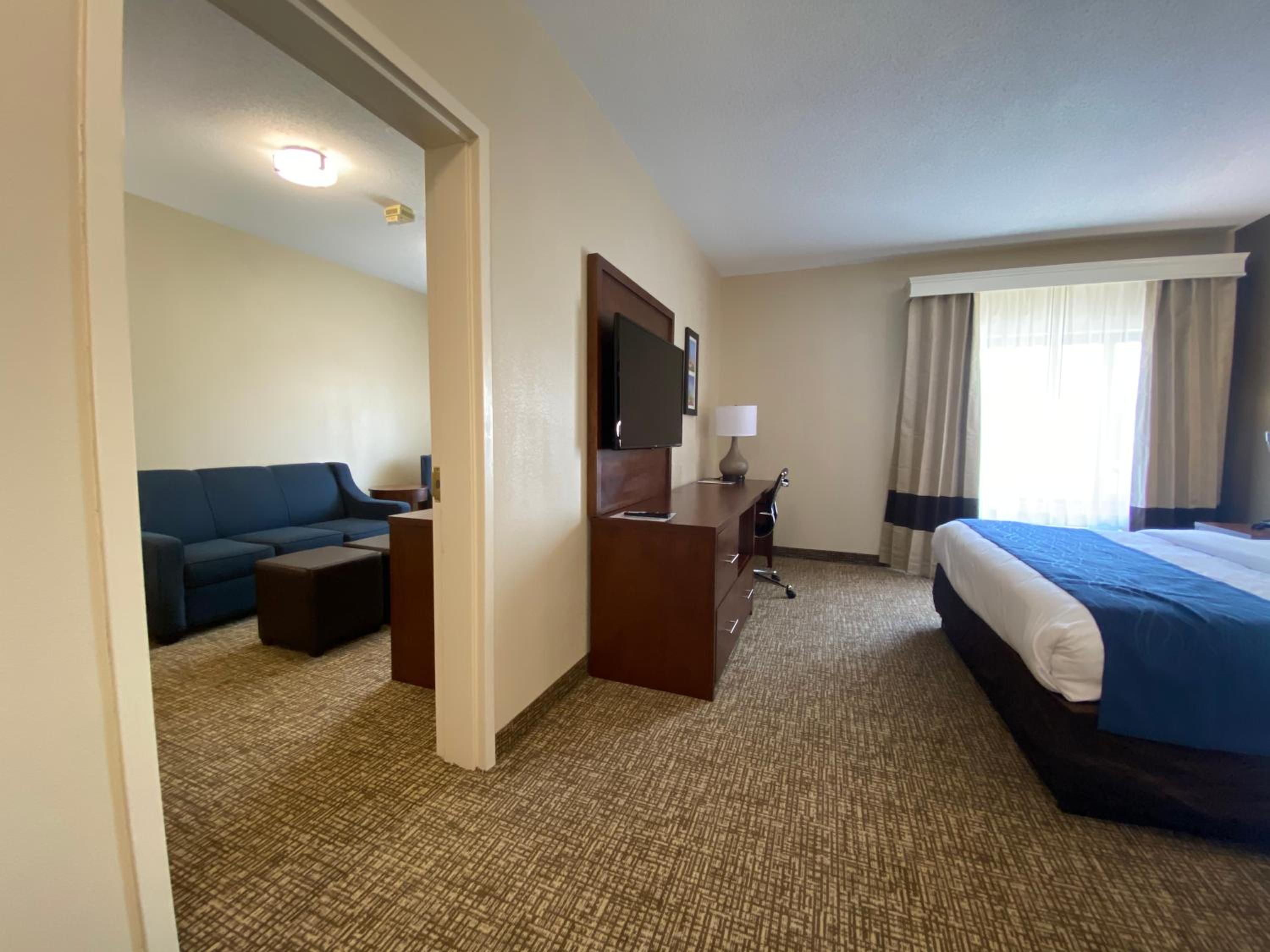 King Suite - Accessible/Non-Smoking - Photo 2
