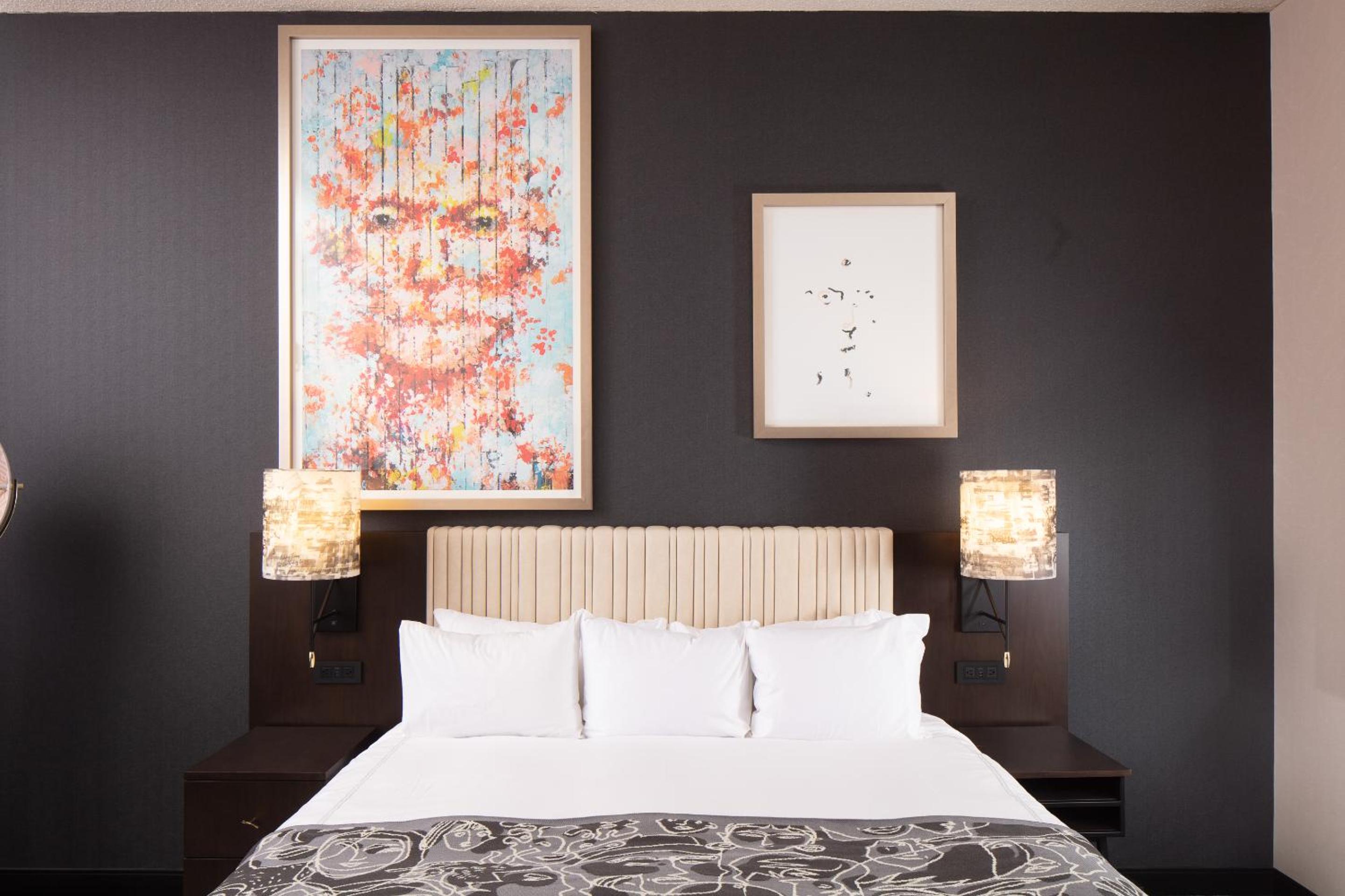 Deluxe King Room - Photo 3