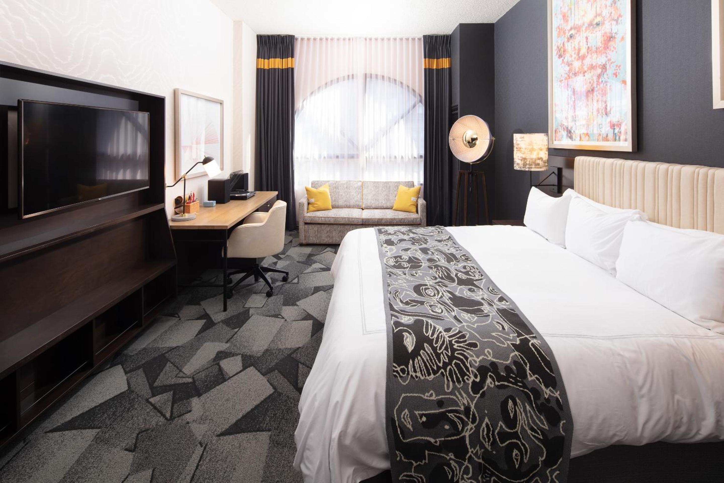 Deluxe King Room - Photo 1
