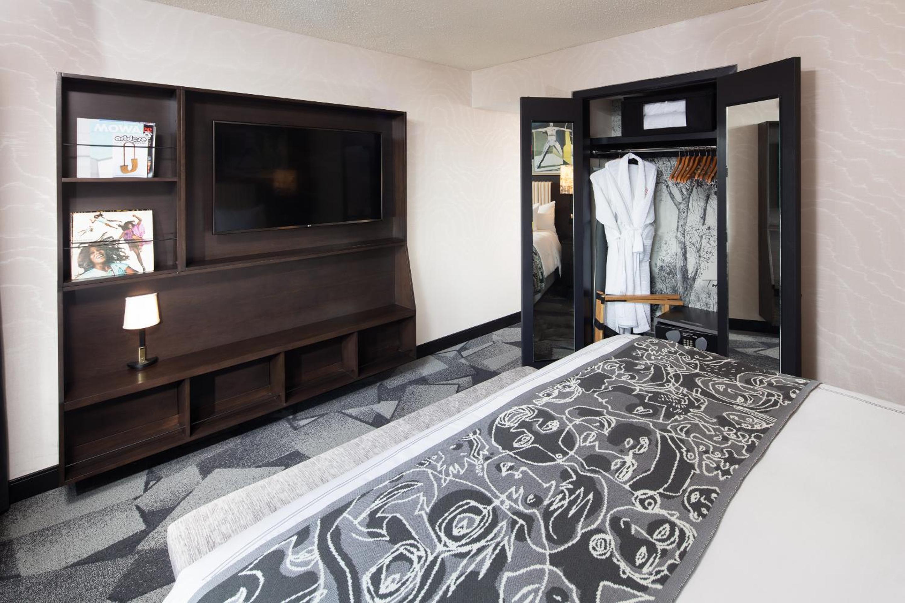 Superior King Room - Photo 13