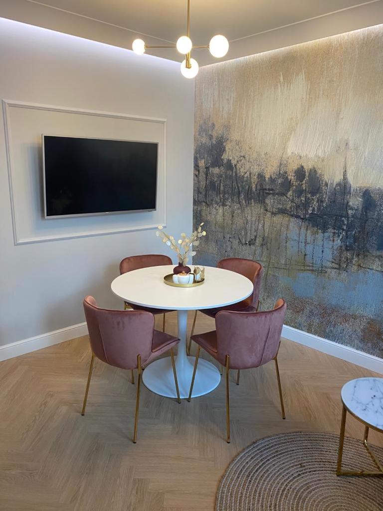 One-Bedroom Apartment - Photo 1