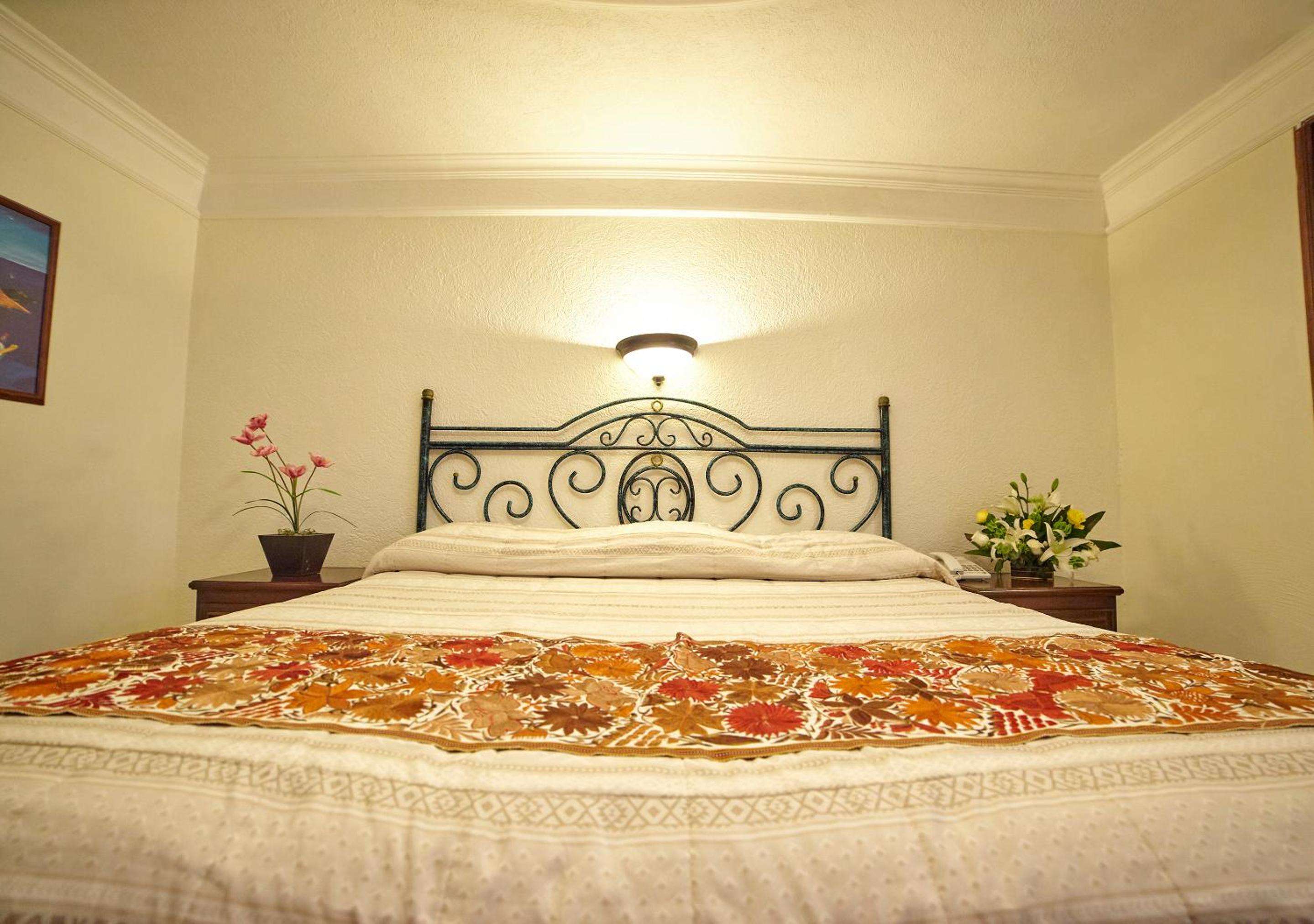 Standard King Room photo 3