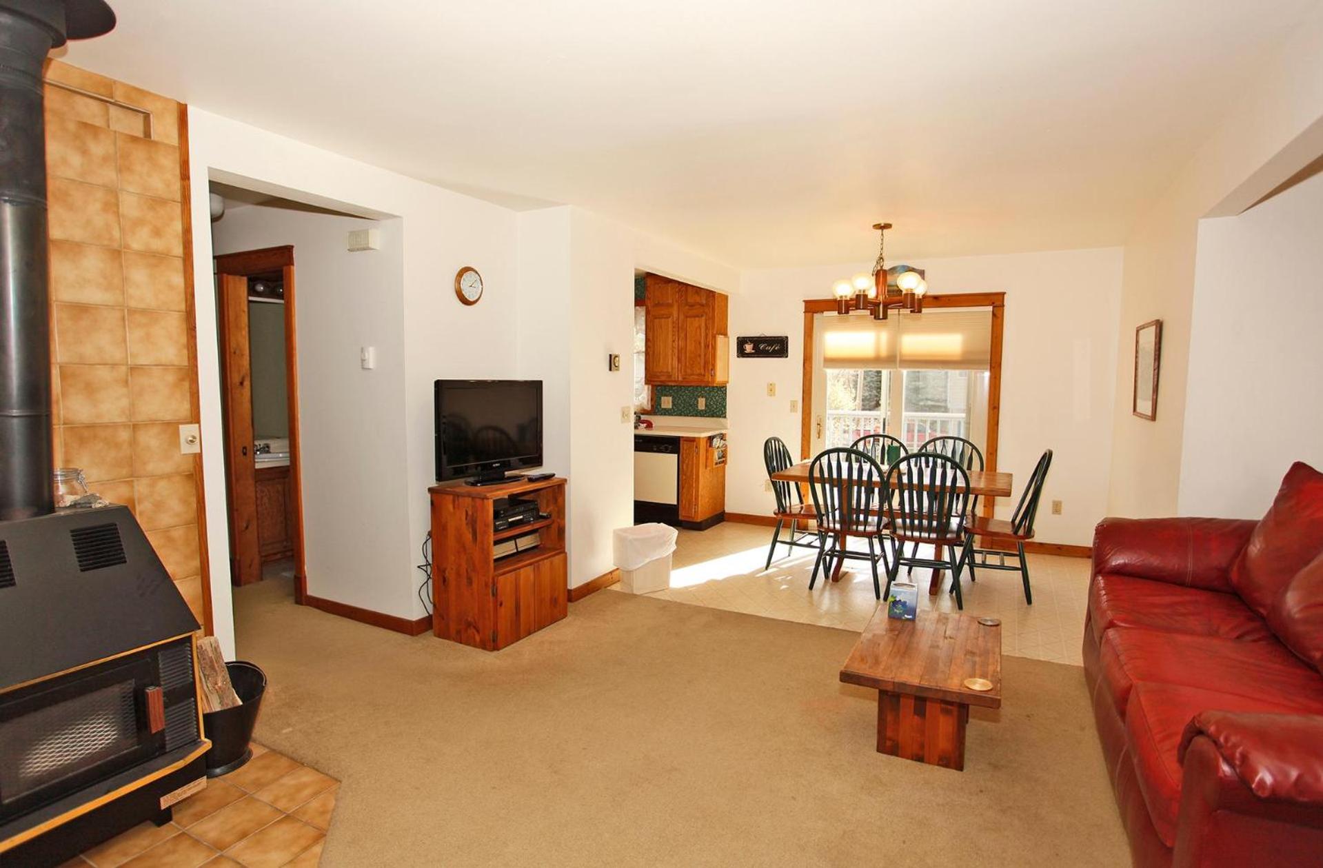 Three-Bedroom Apartment photo 1
