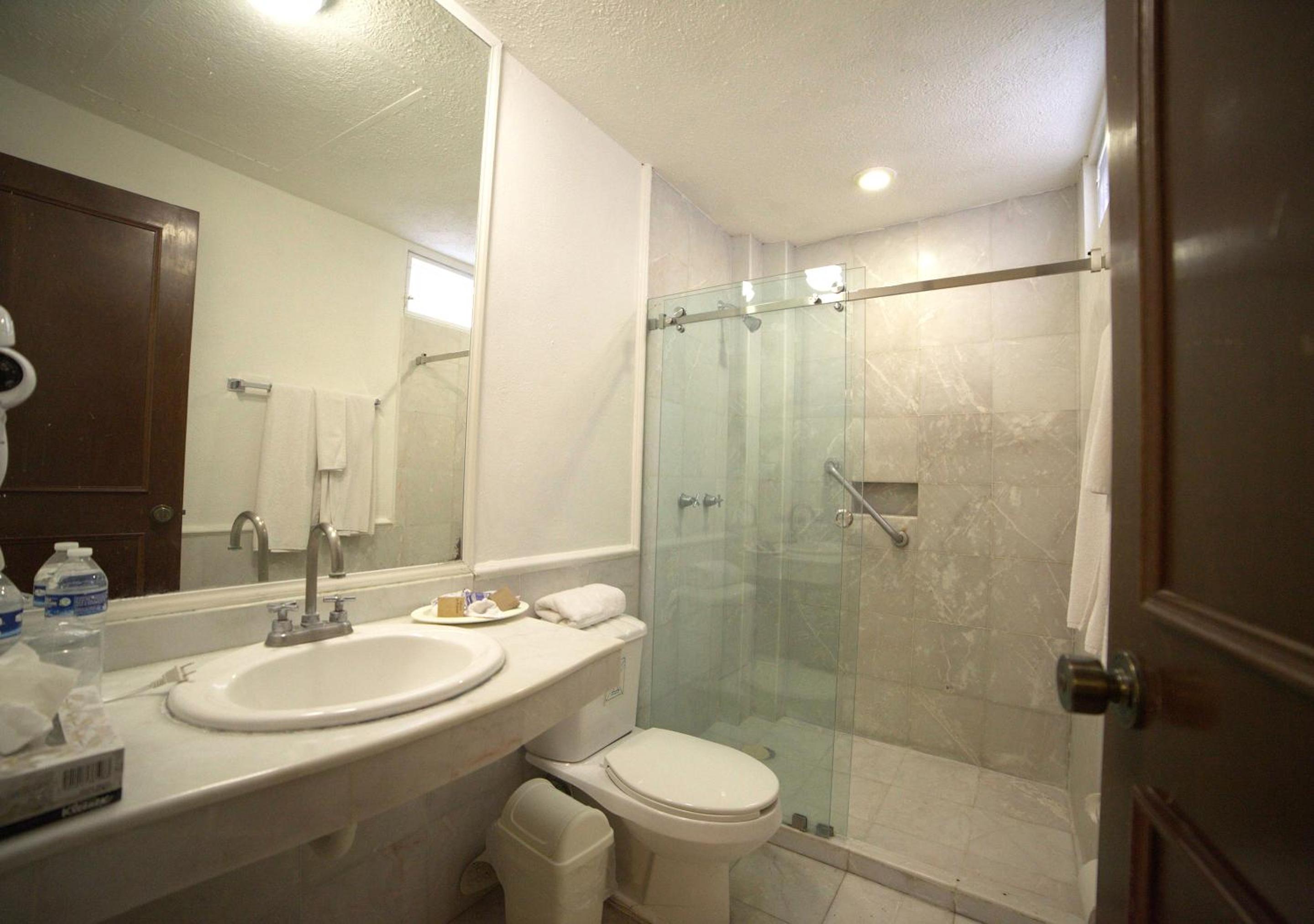 Double Room with Two Double Beds photo 3