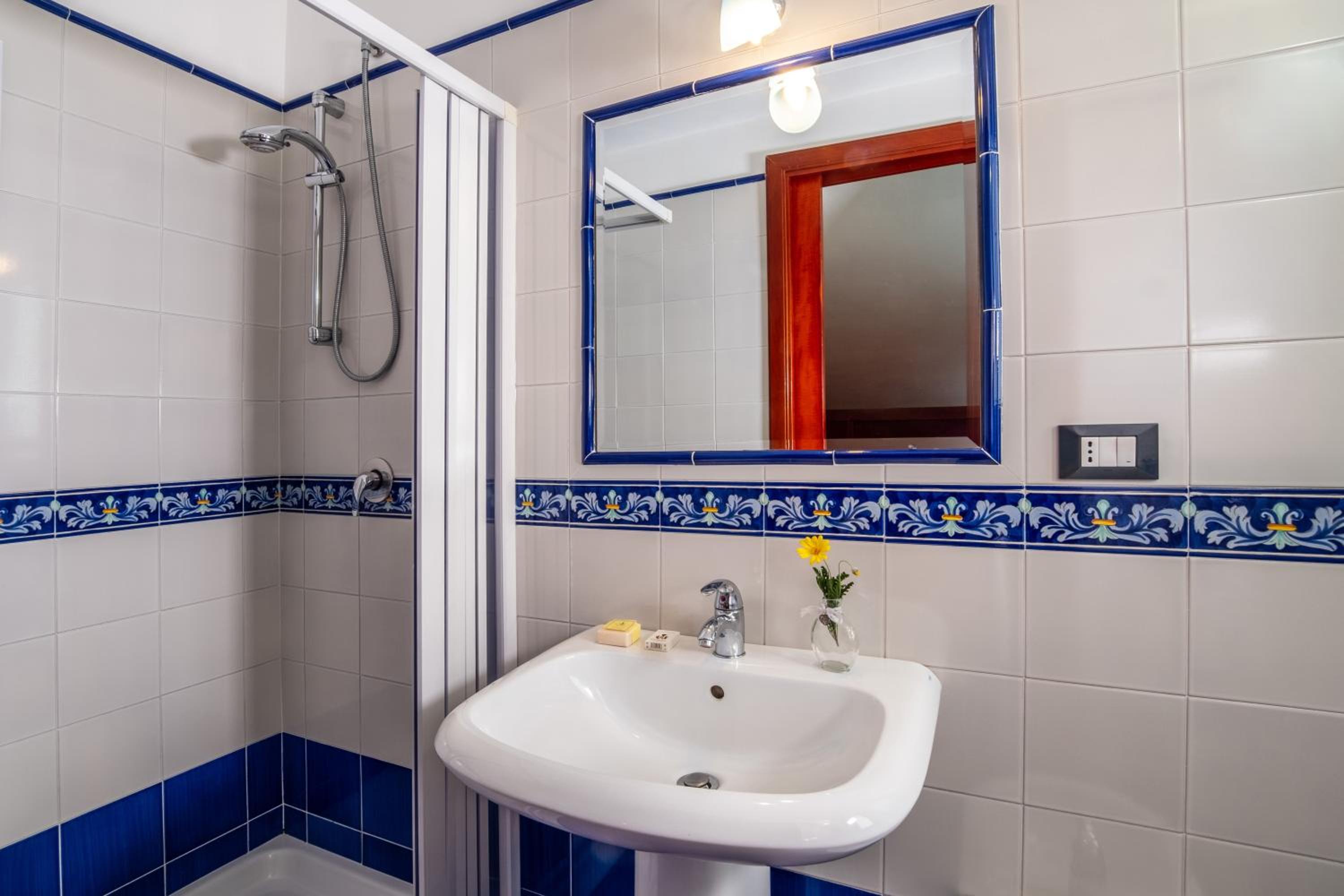 Triple Room with Private Bathroom photo 2