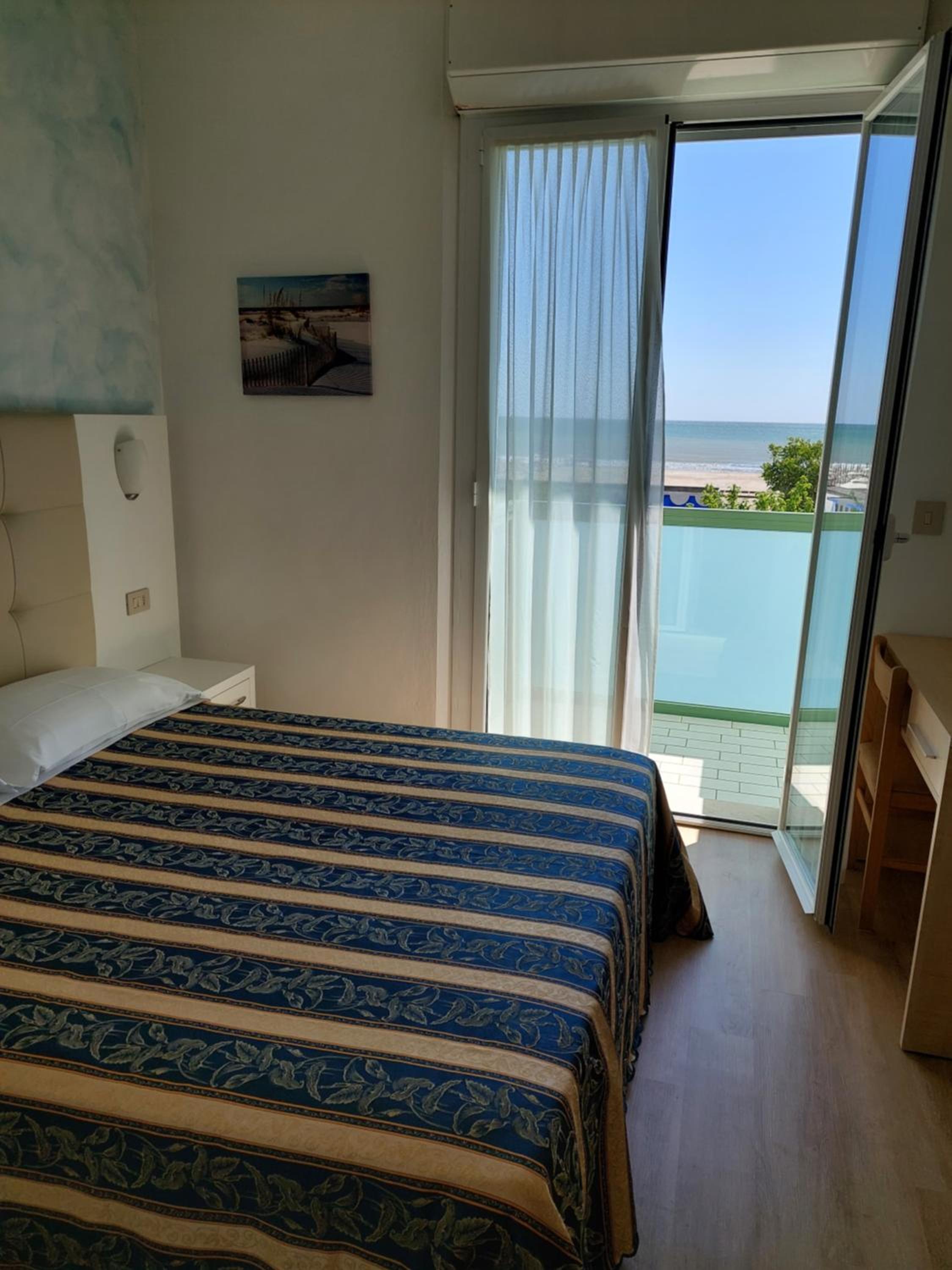 Double Room with Sea View photo 2