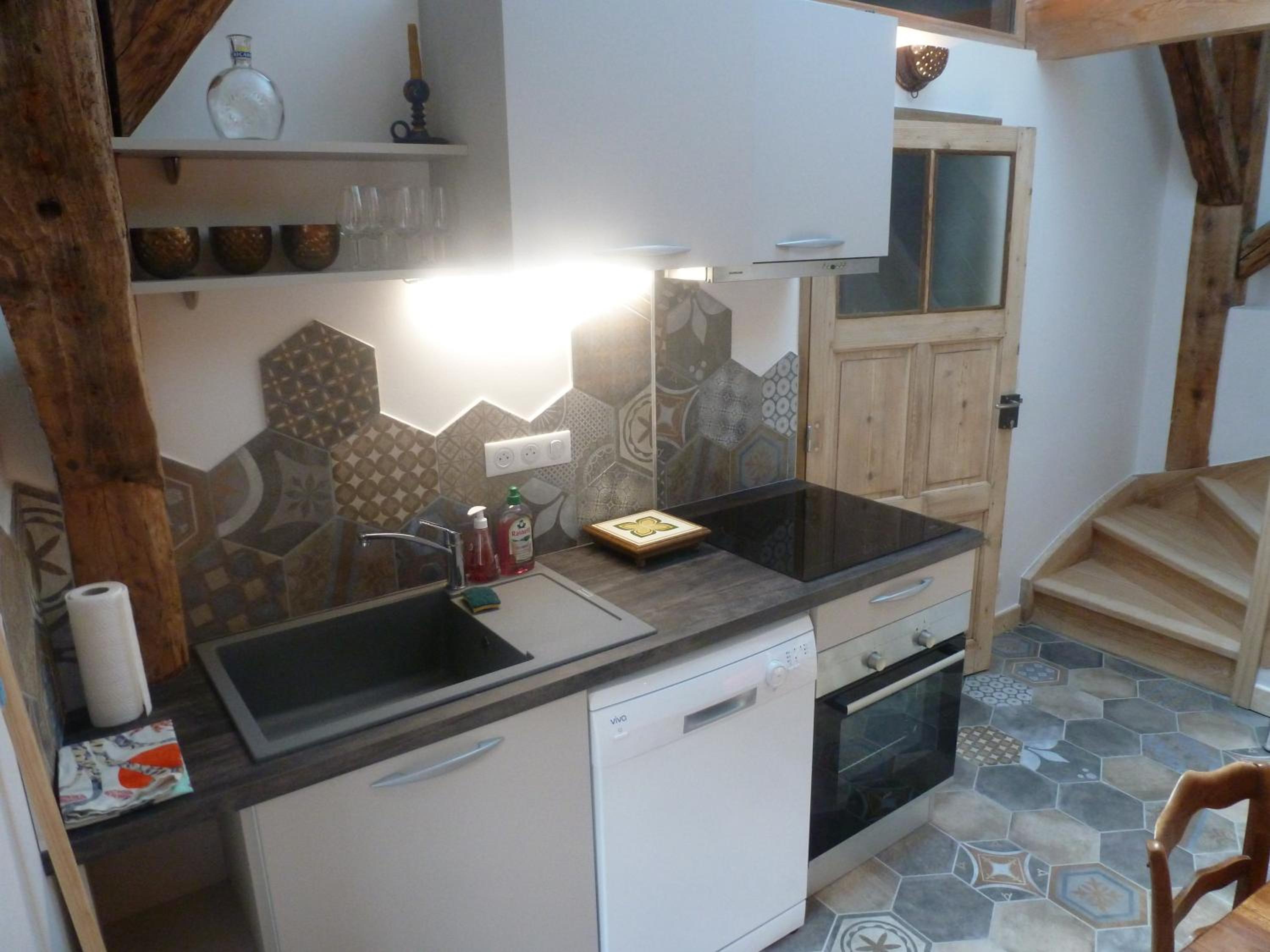 Apartment with Mountain View - Photo 3