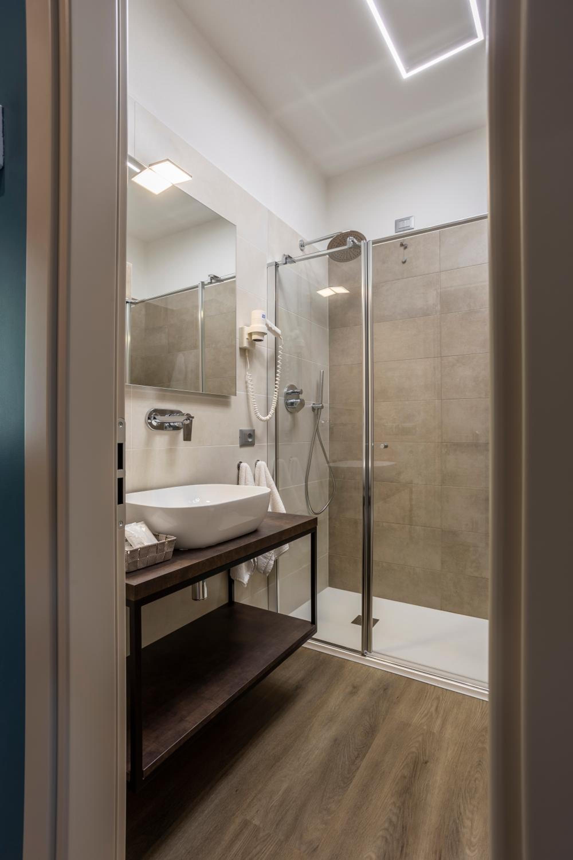 Superior Triple Room with Balcony and Lake View photo 2