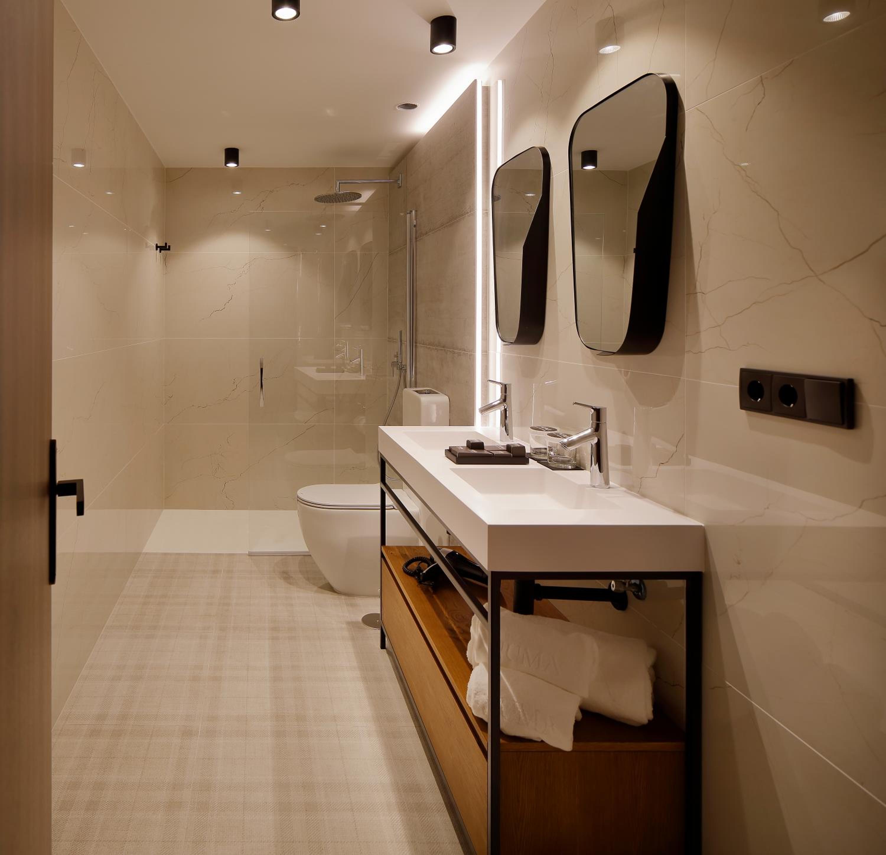 Standard Double or Twin Room - Photo 21