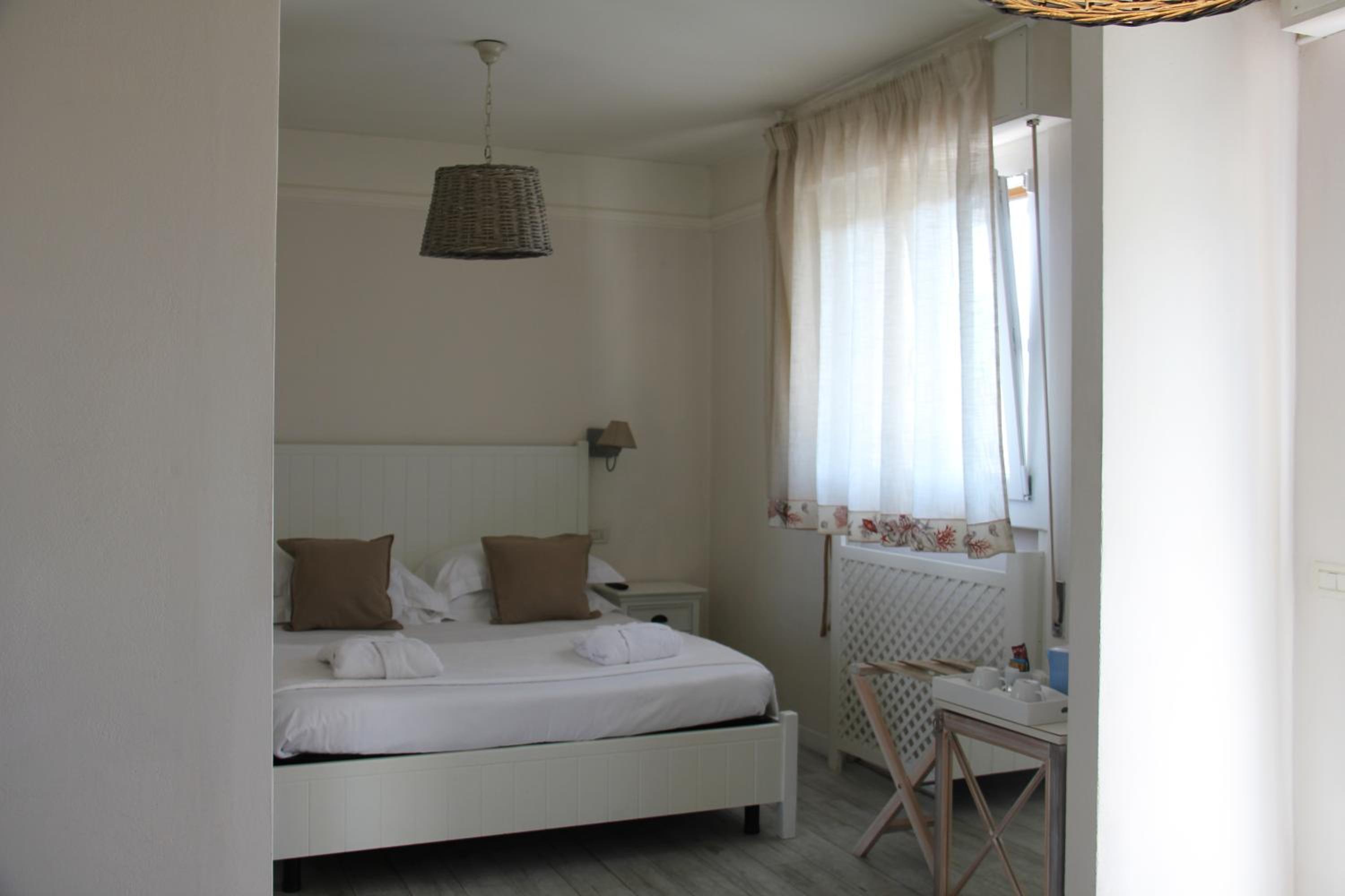 Junior Suite with Garden View - Photo 1