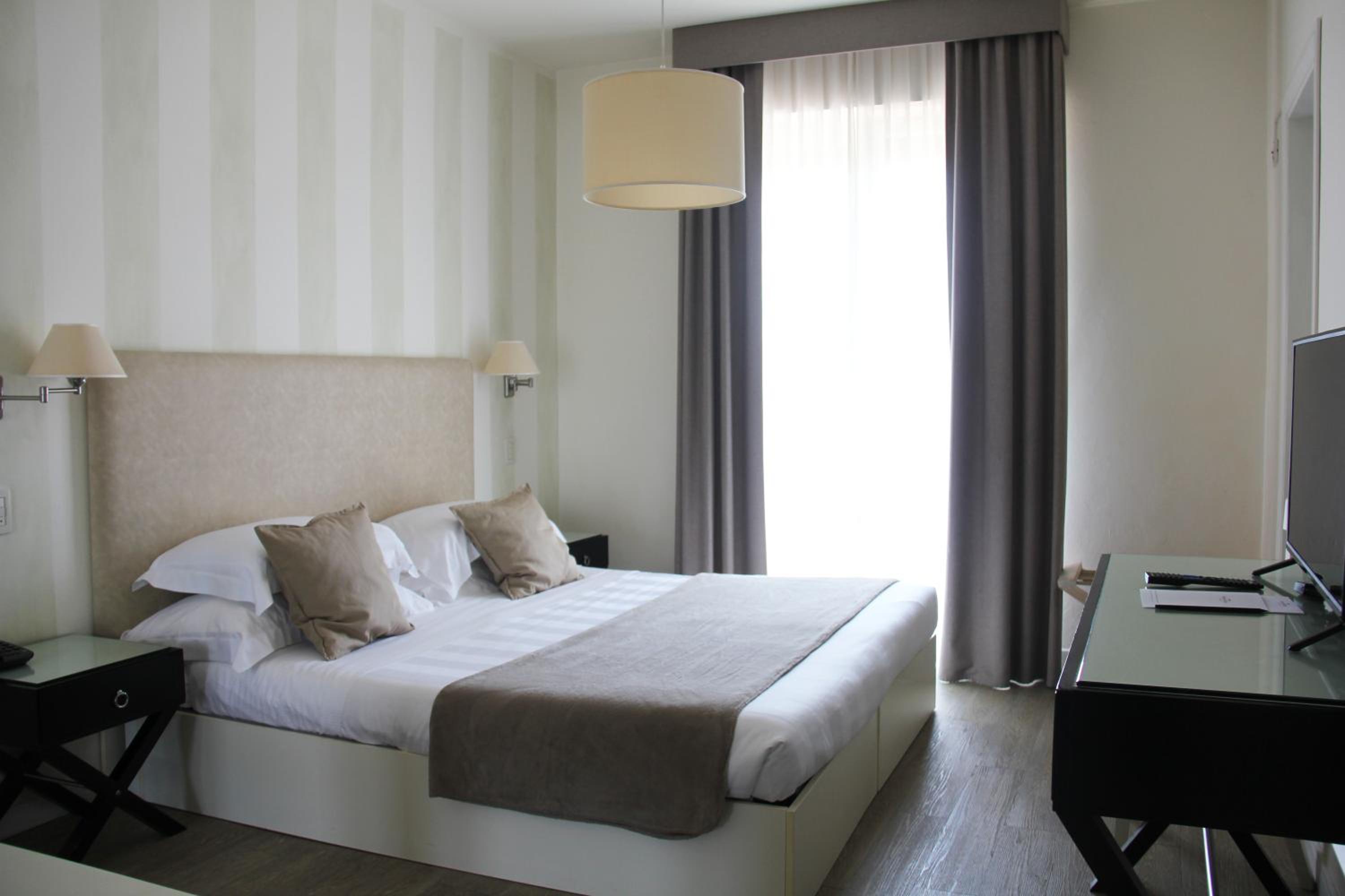 Double Room with Balcony - Photo 4