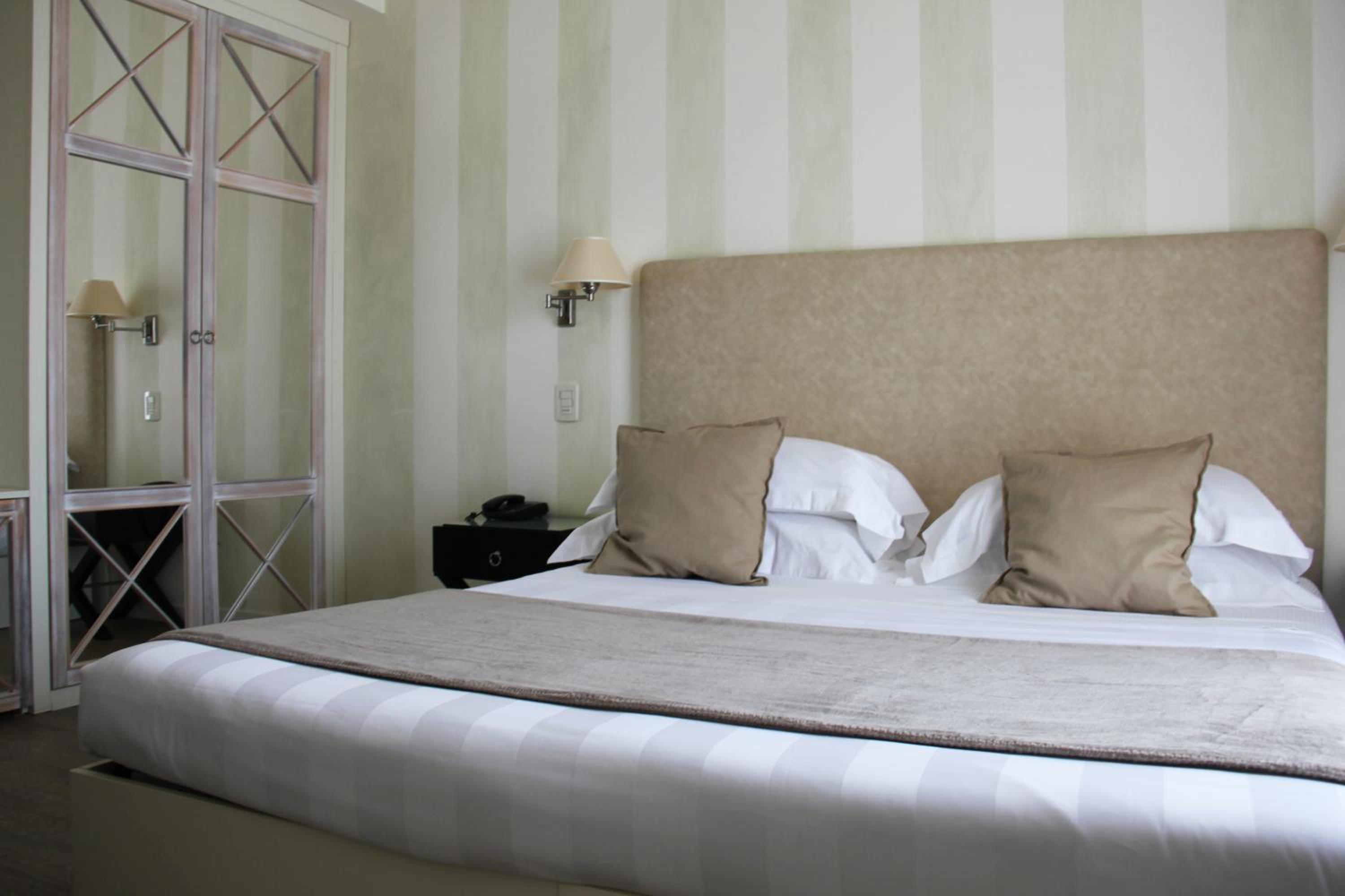 Double Room with Balcony - Photo 6