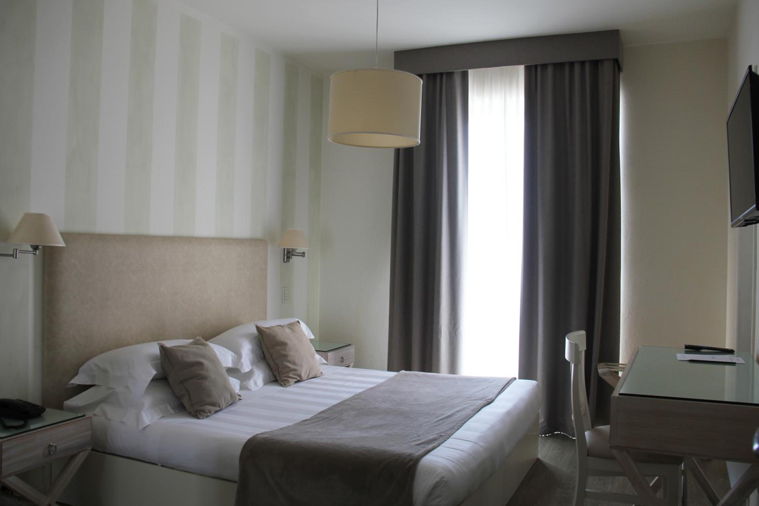 Double Room with Balcony - Photo 7