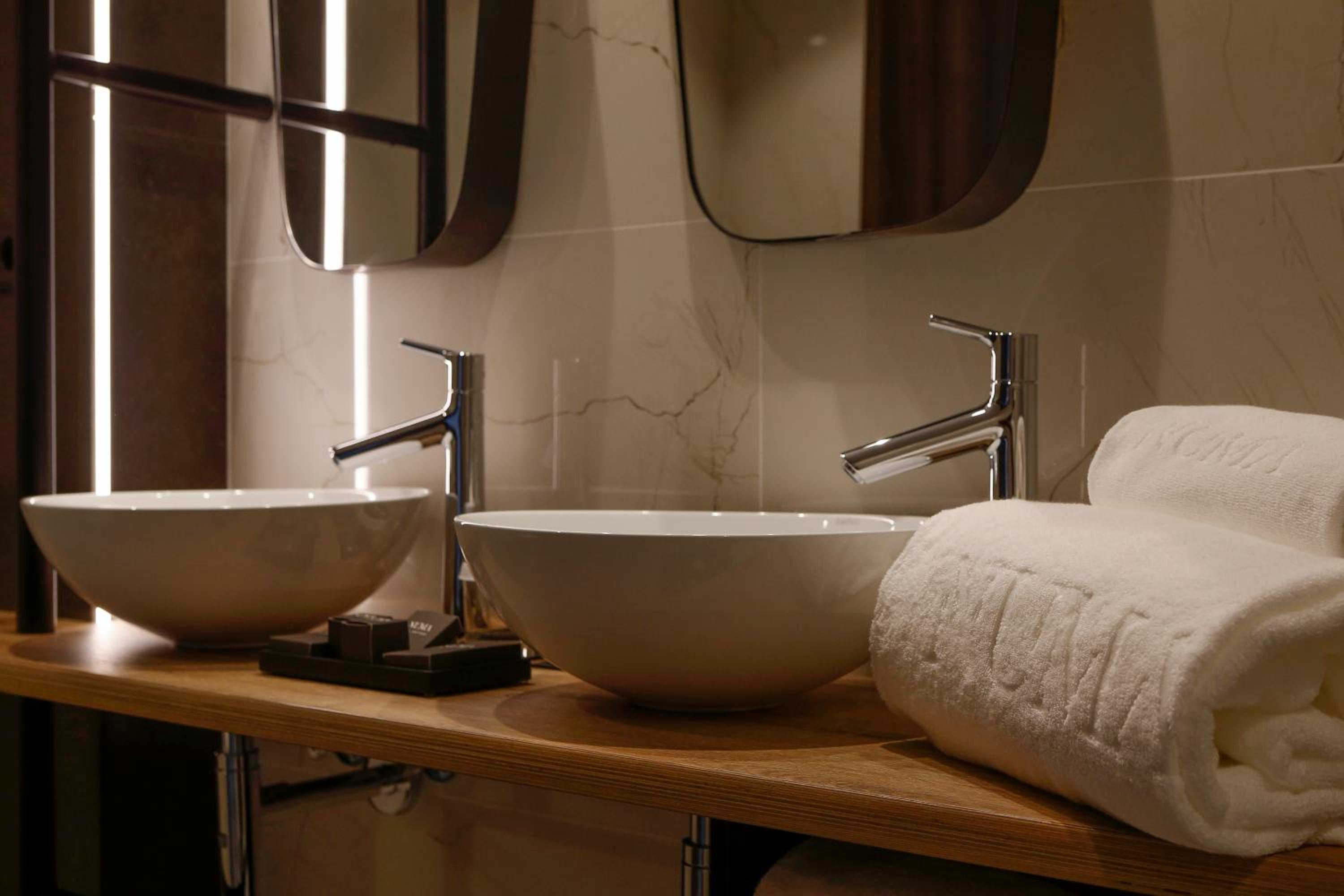 Superior Twin Room - Photo 12
