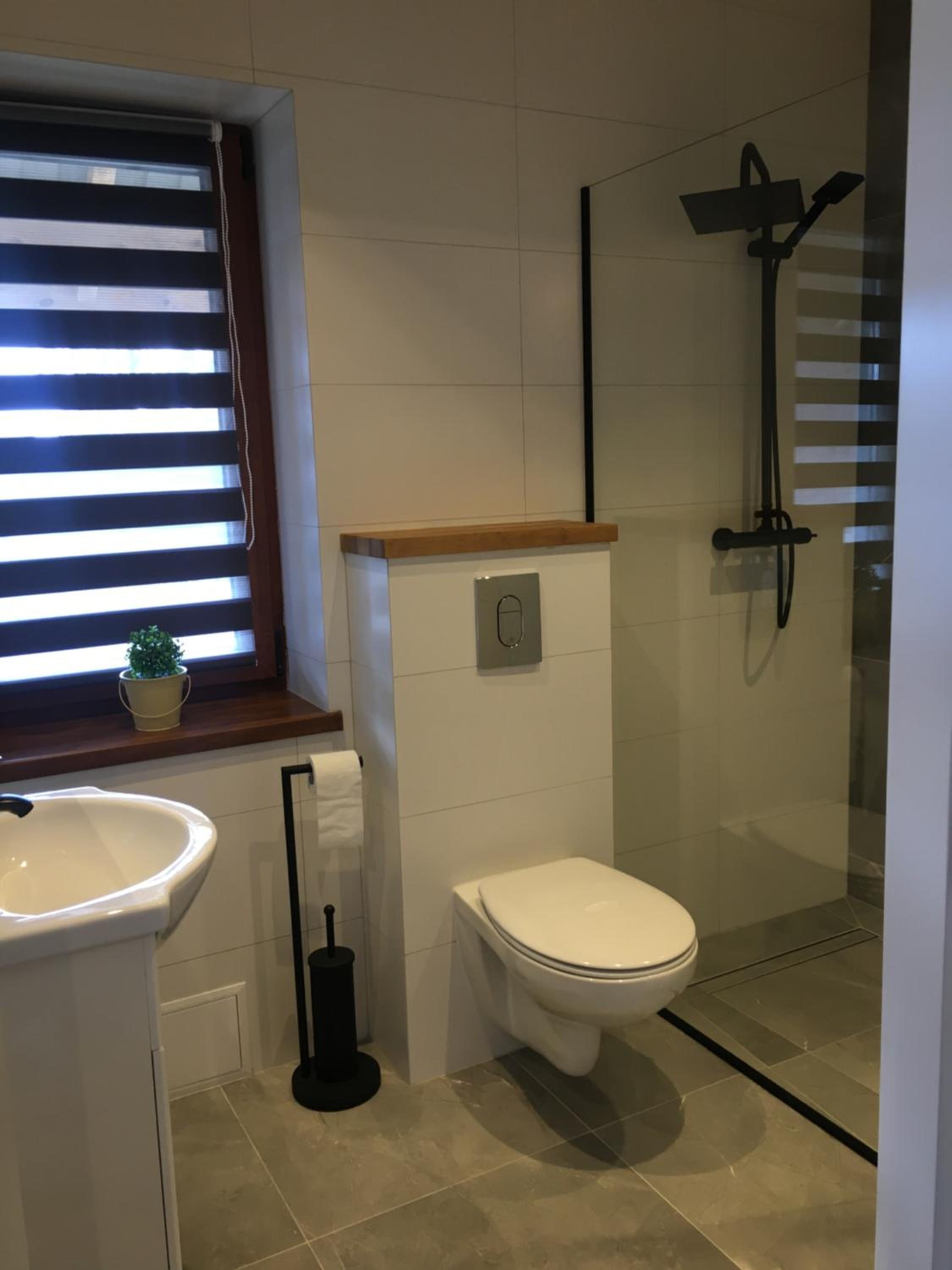 One-Bedroom House - Photo 18