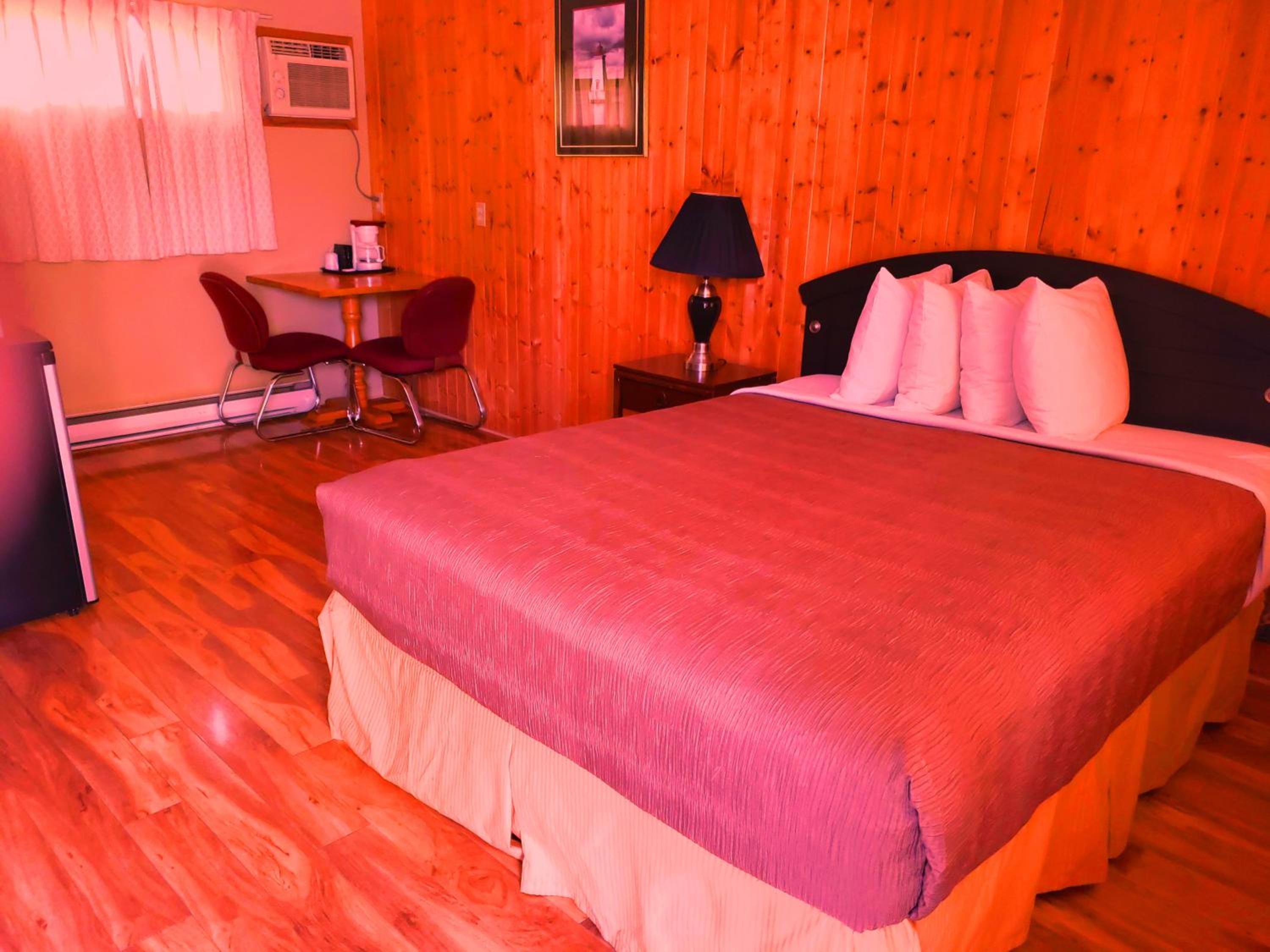 Queen Room photo 1