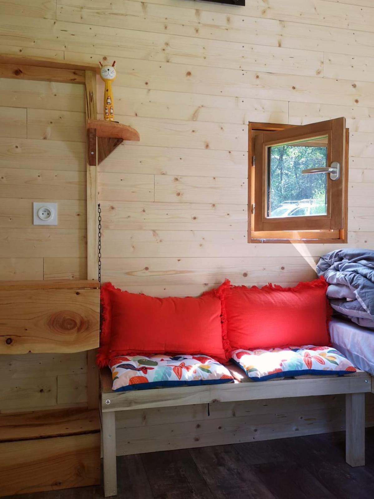 Mobile Home - Photo 2