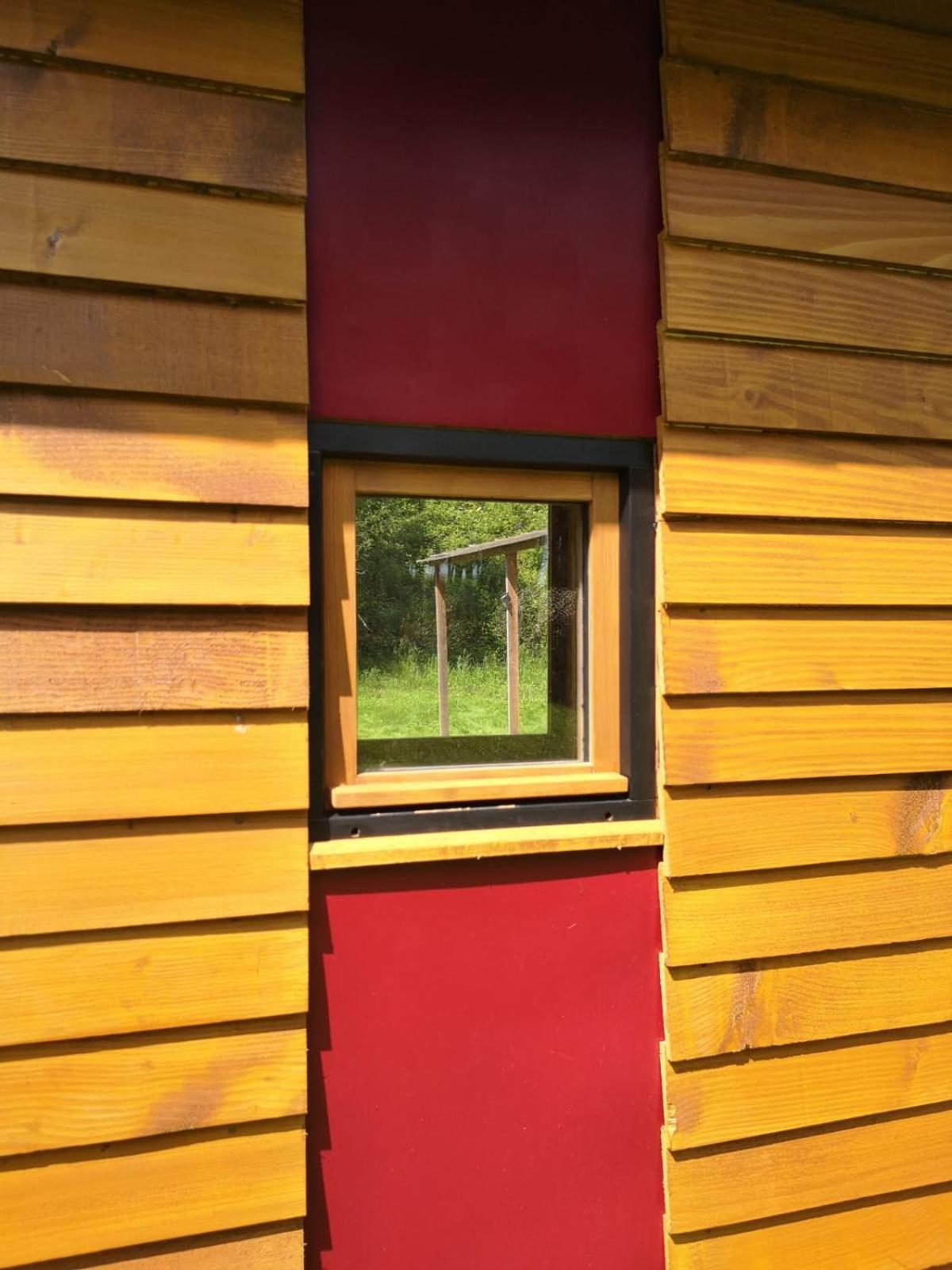 Mobile Home - Photo 3