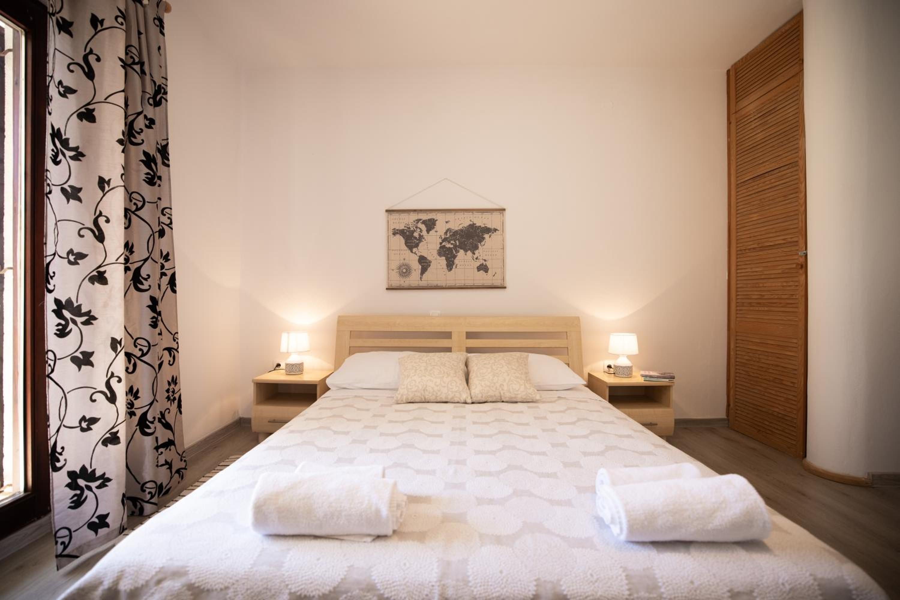 Comfort One-Bedroom Apartment with Terrace photo 2