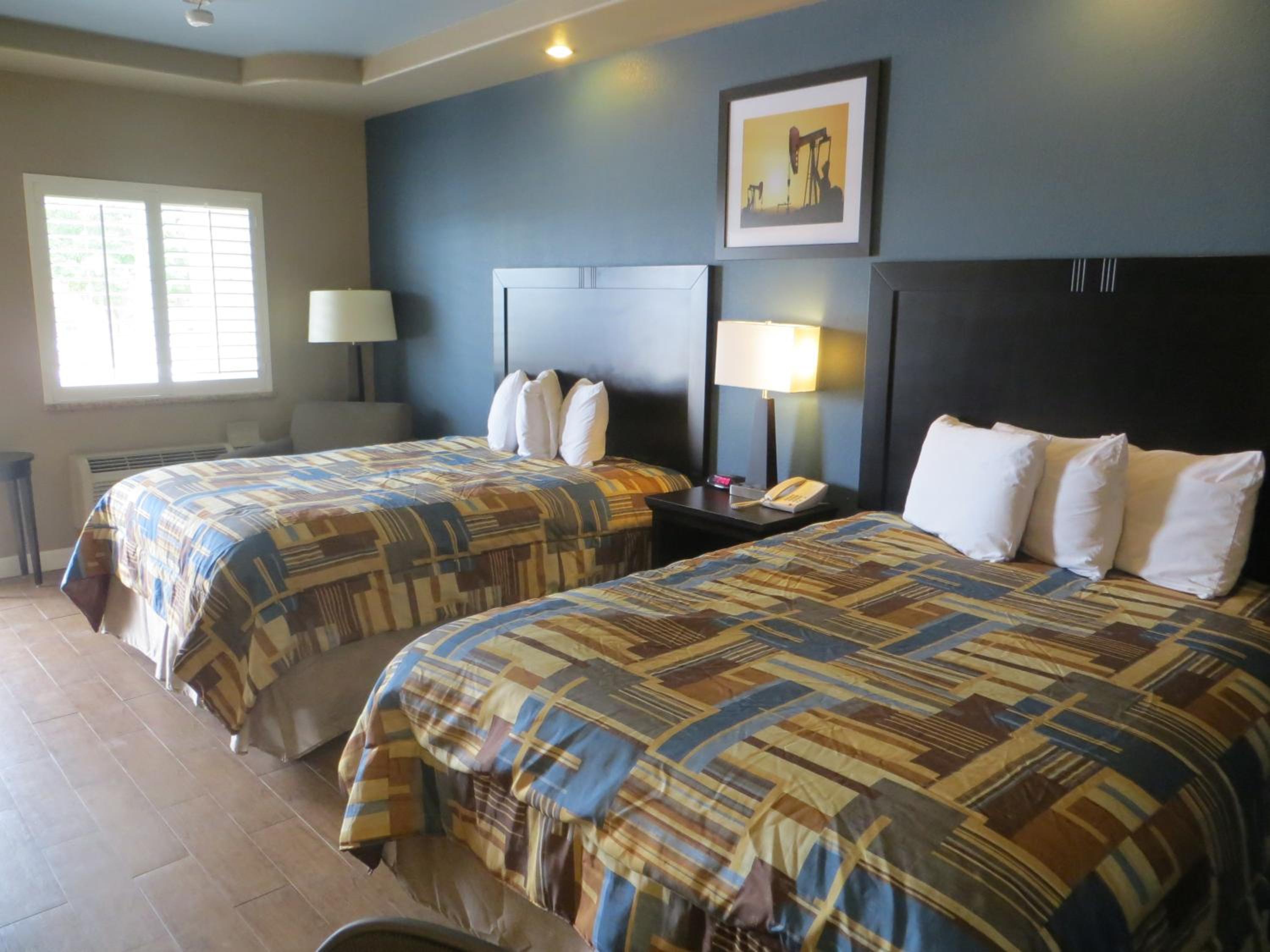 Queen Room with Two Queen Beds photo 1
