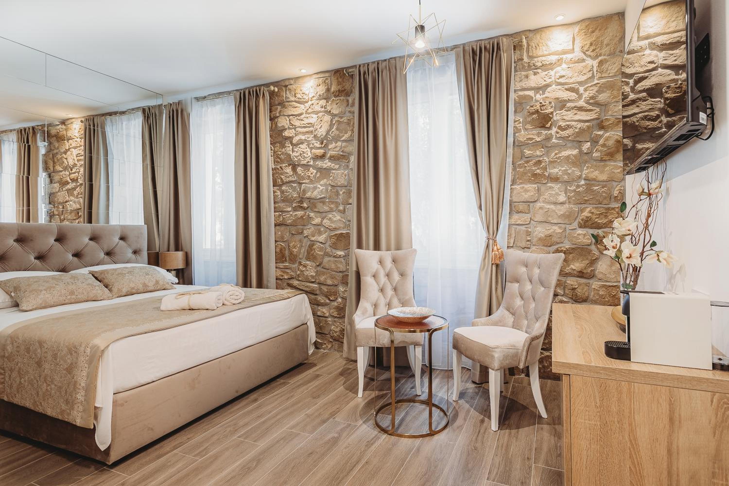 Deluxe King Room photo 3