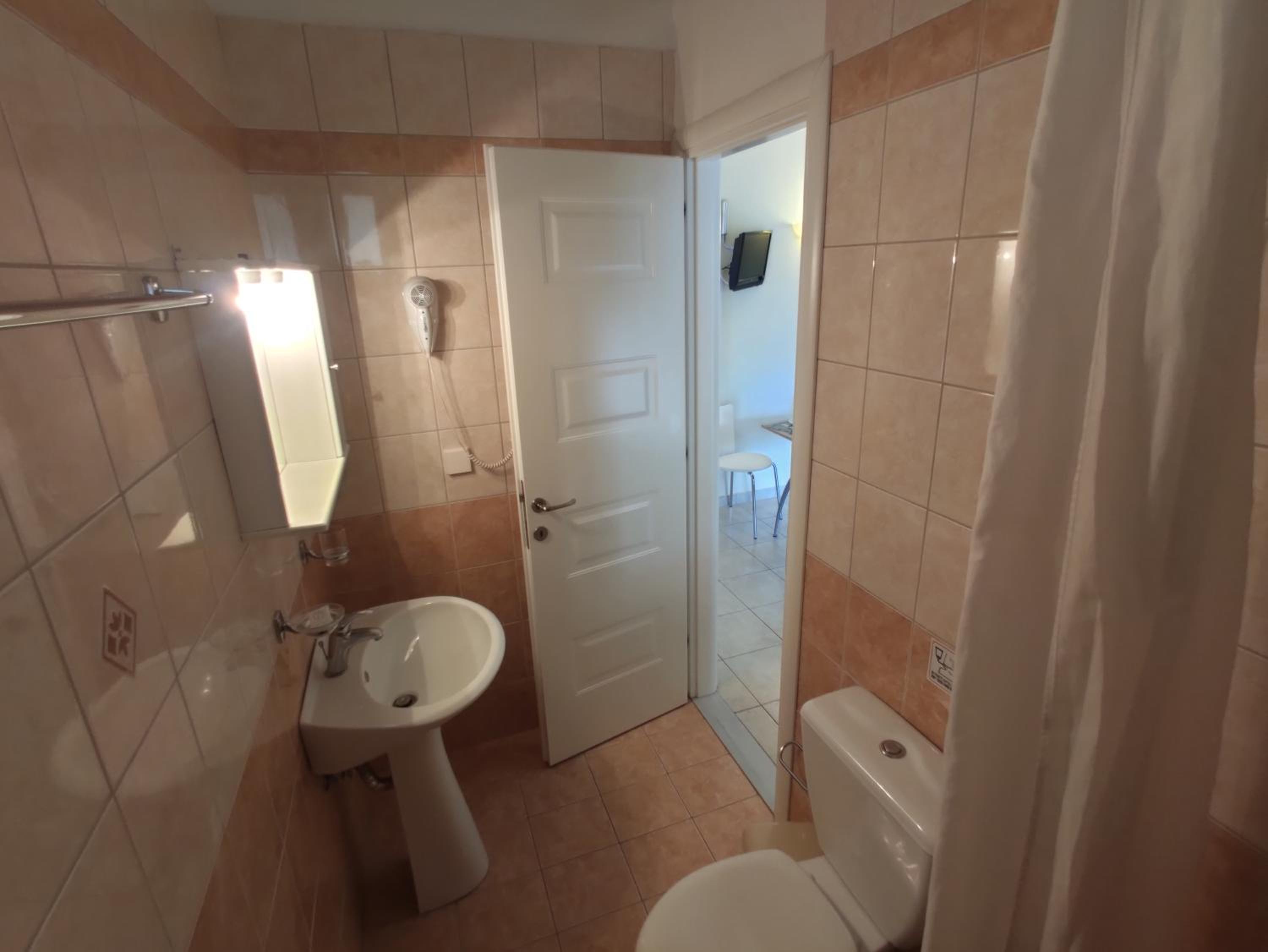 Deluxe Double Studio - Photo 21