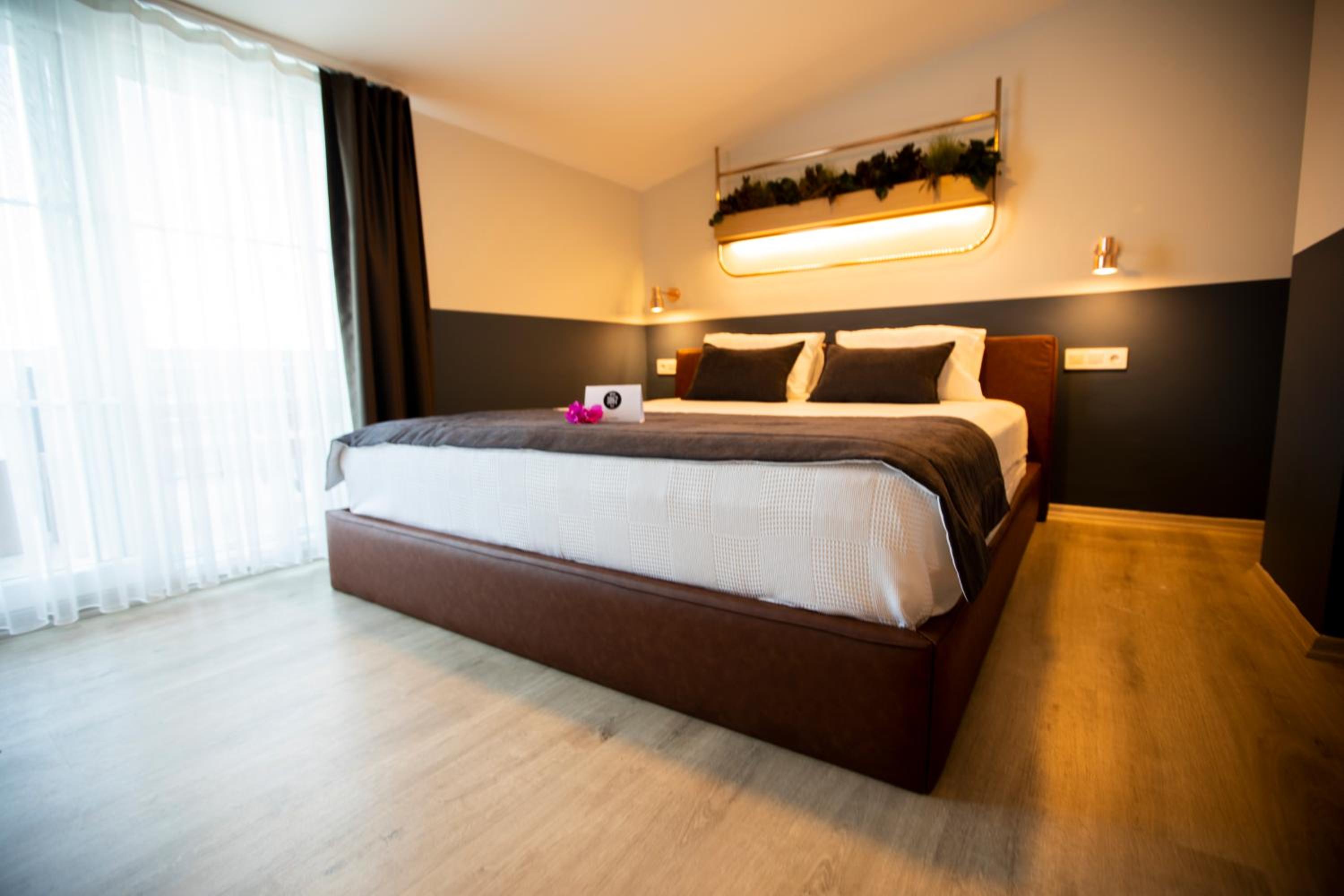 Deluxe Double Room - Photo 17