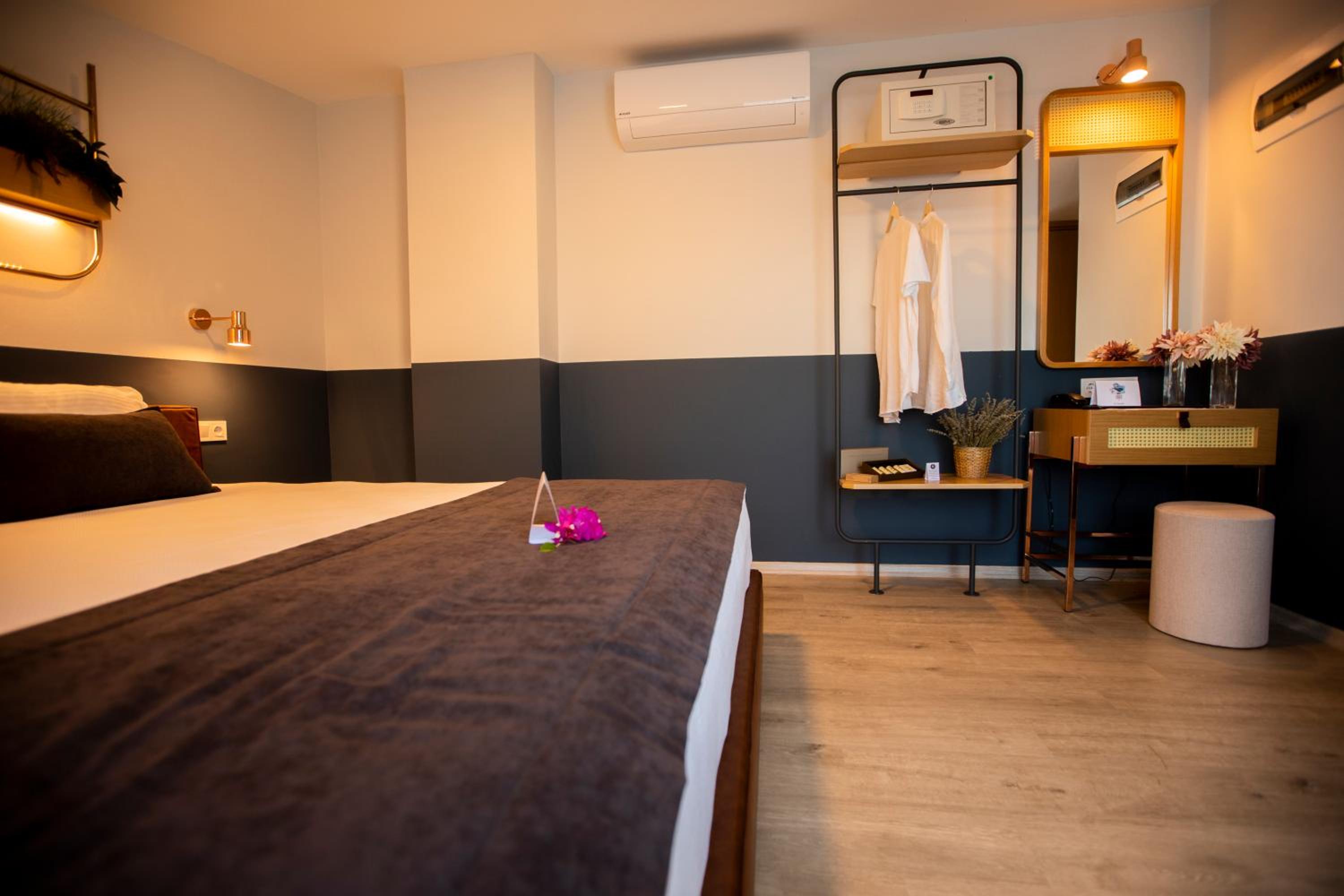 Deluxe Double Room - Photo 16