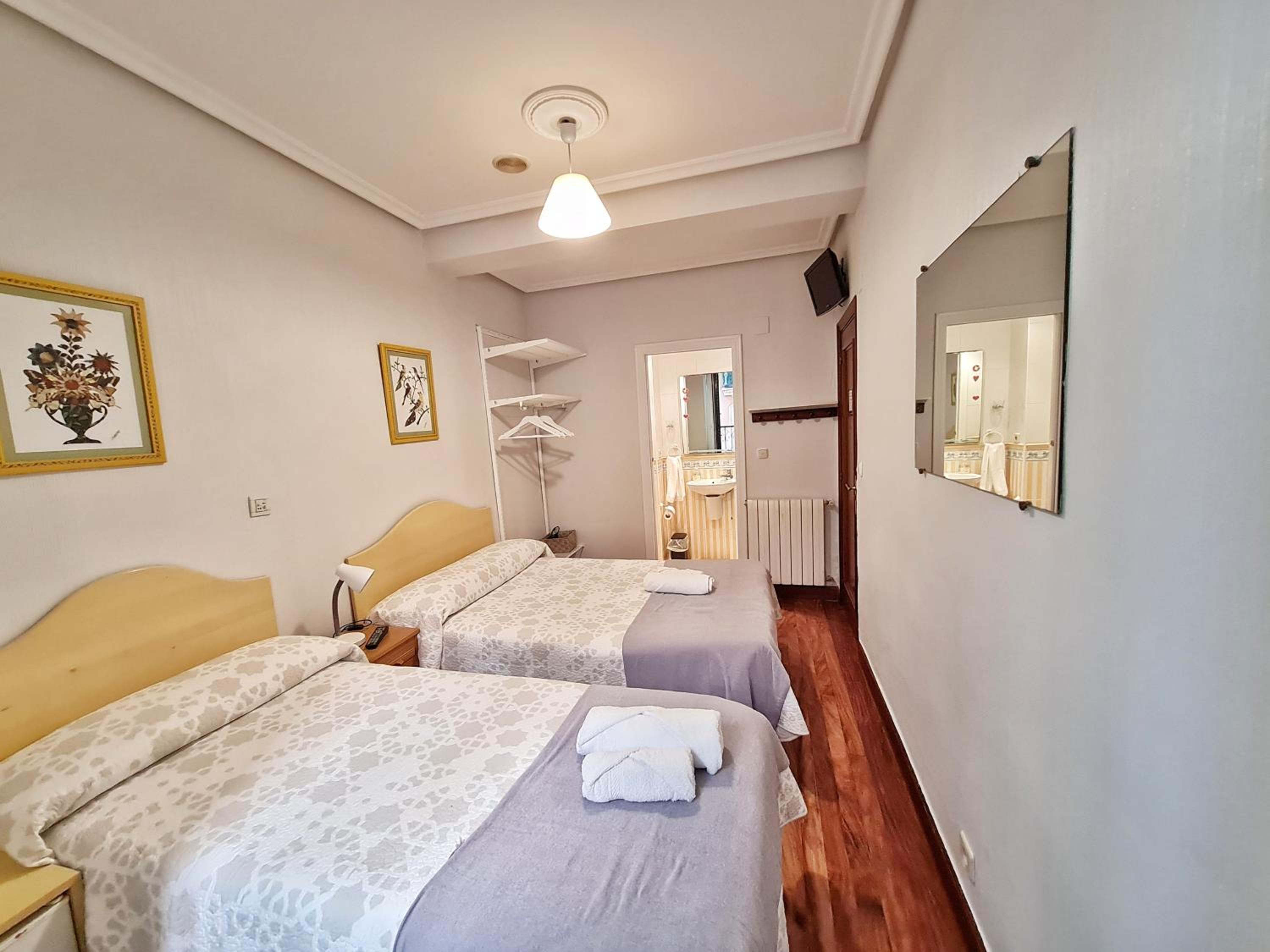 Habitación Doble Interior con Baño Privado