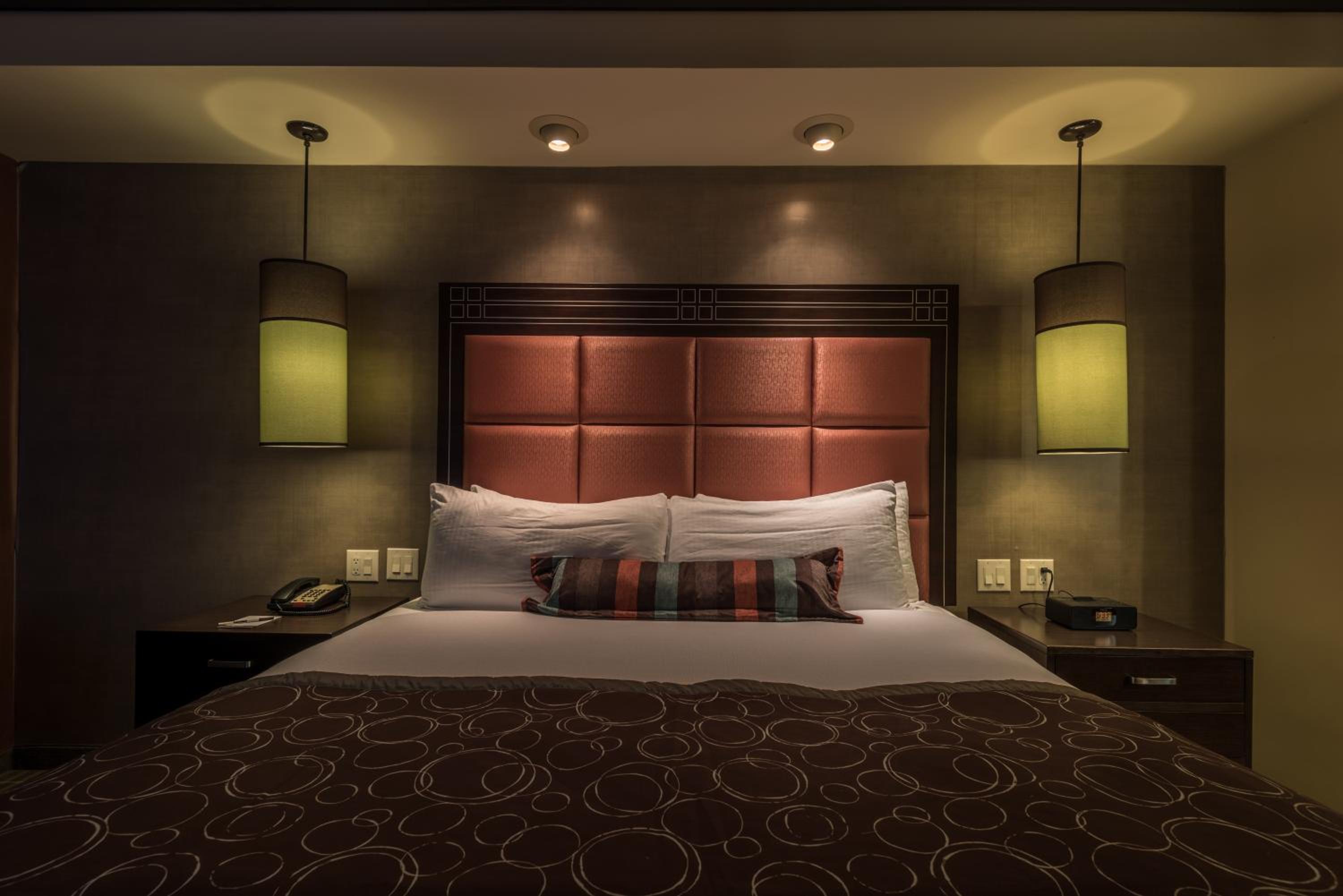 One-Bedroom Suite - Photo 2