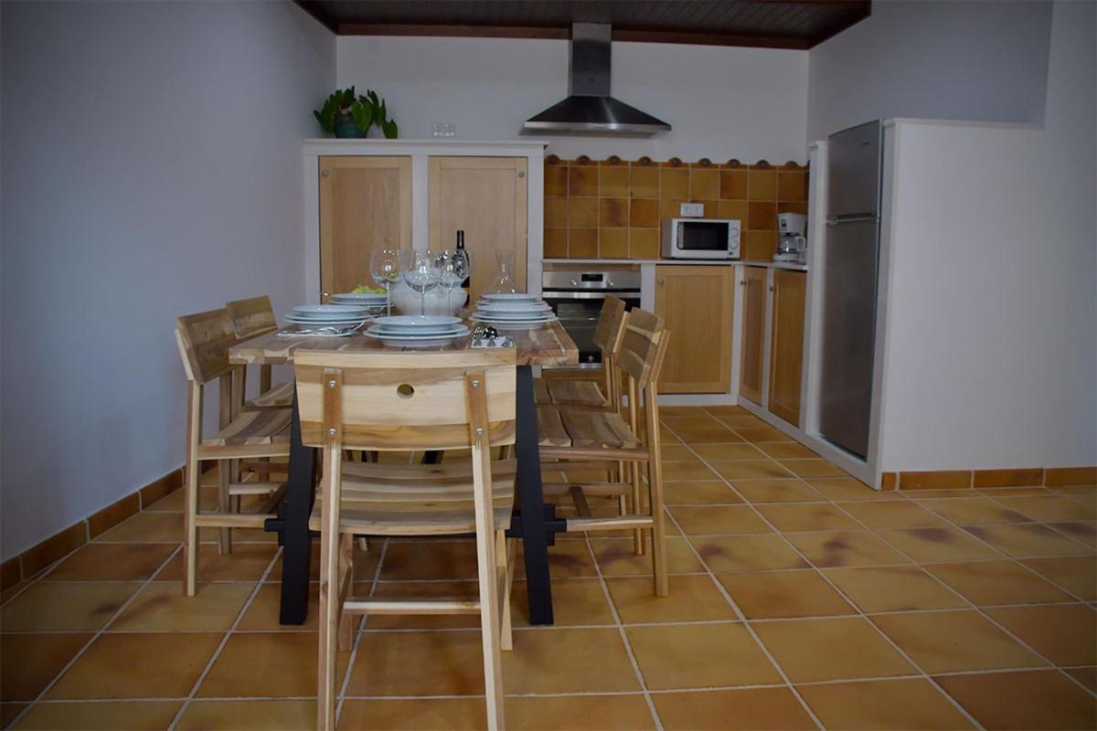 Apartment with Mountain View - Photo 3