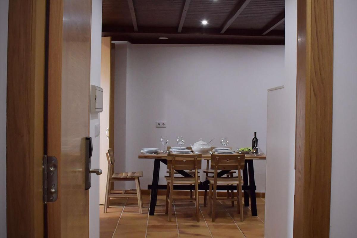 Apartment with Balcony - Photo 5