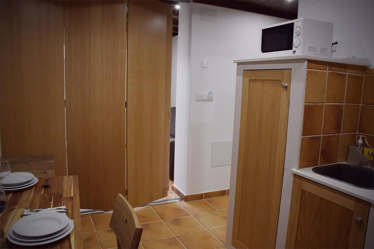 One-Bedroom Apartment - Photo 2