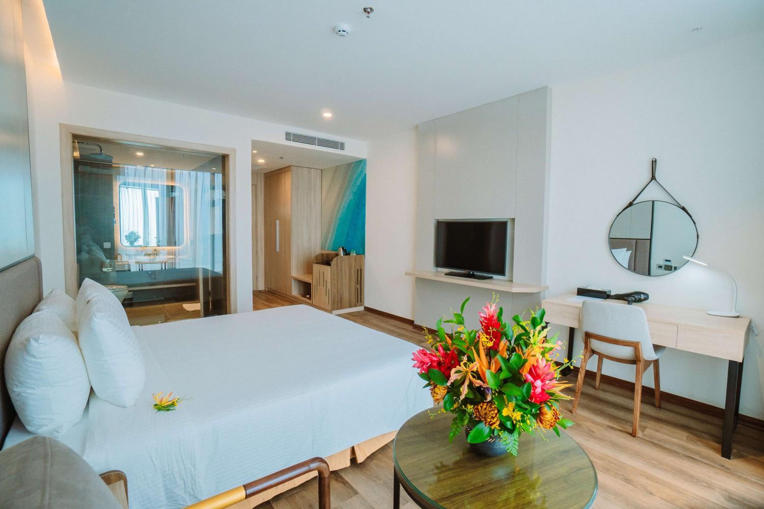 Deluxe King Room - Photo 6