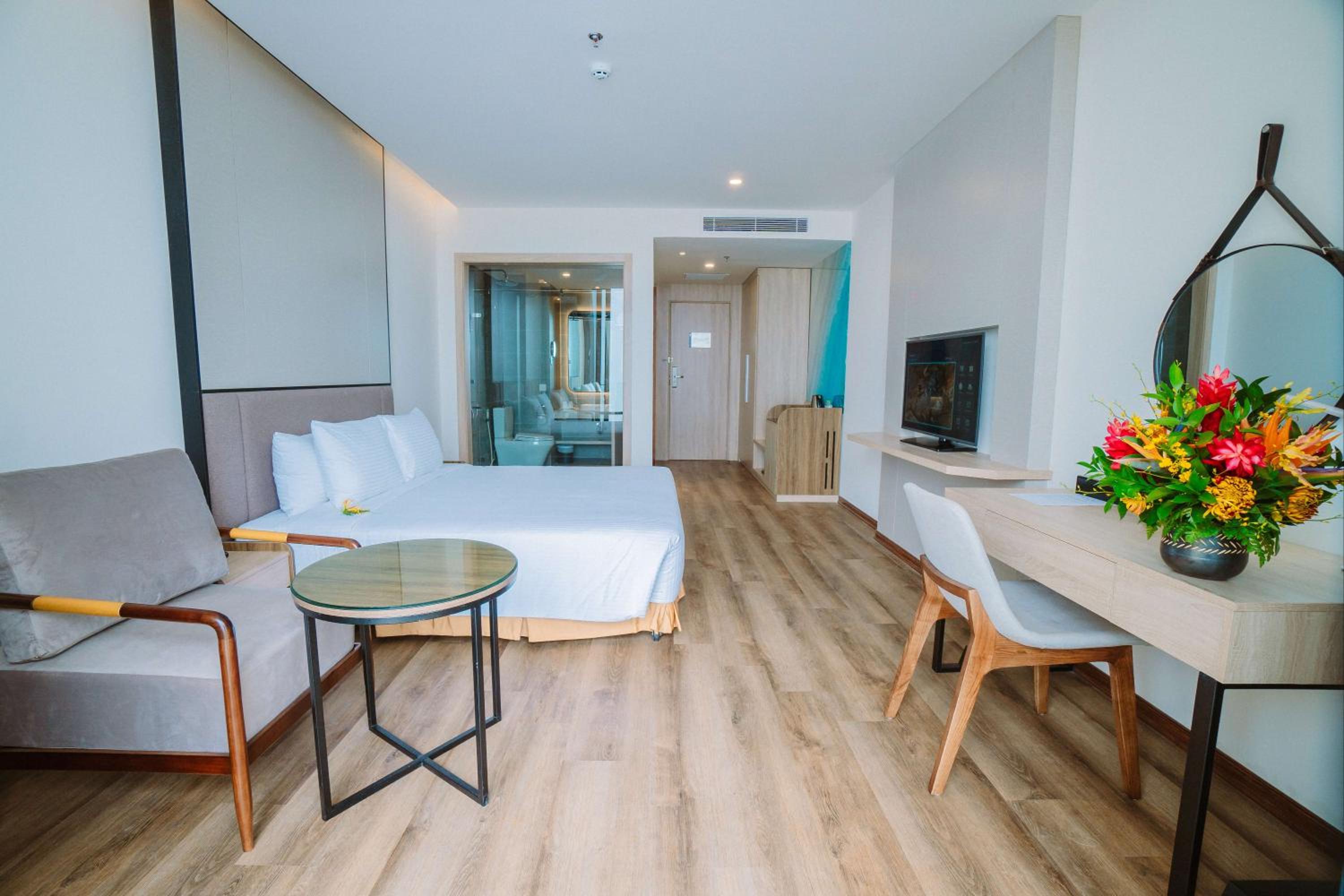 Deluxe King Room - Photo 3