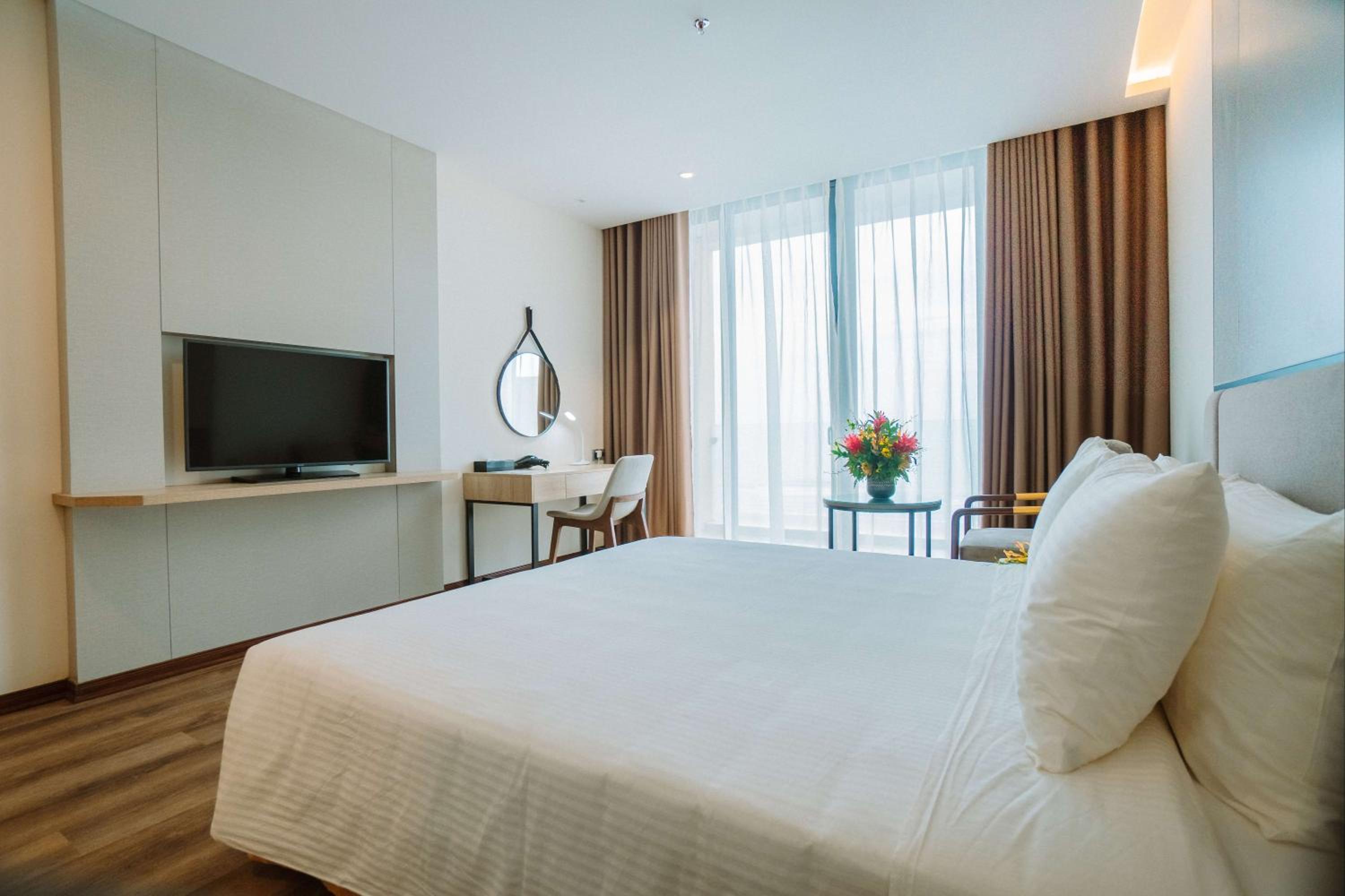 Executive Suite - Photo 1