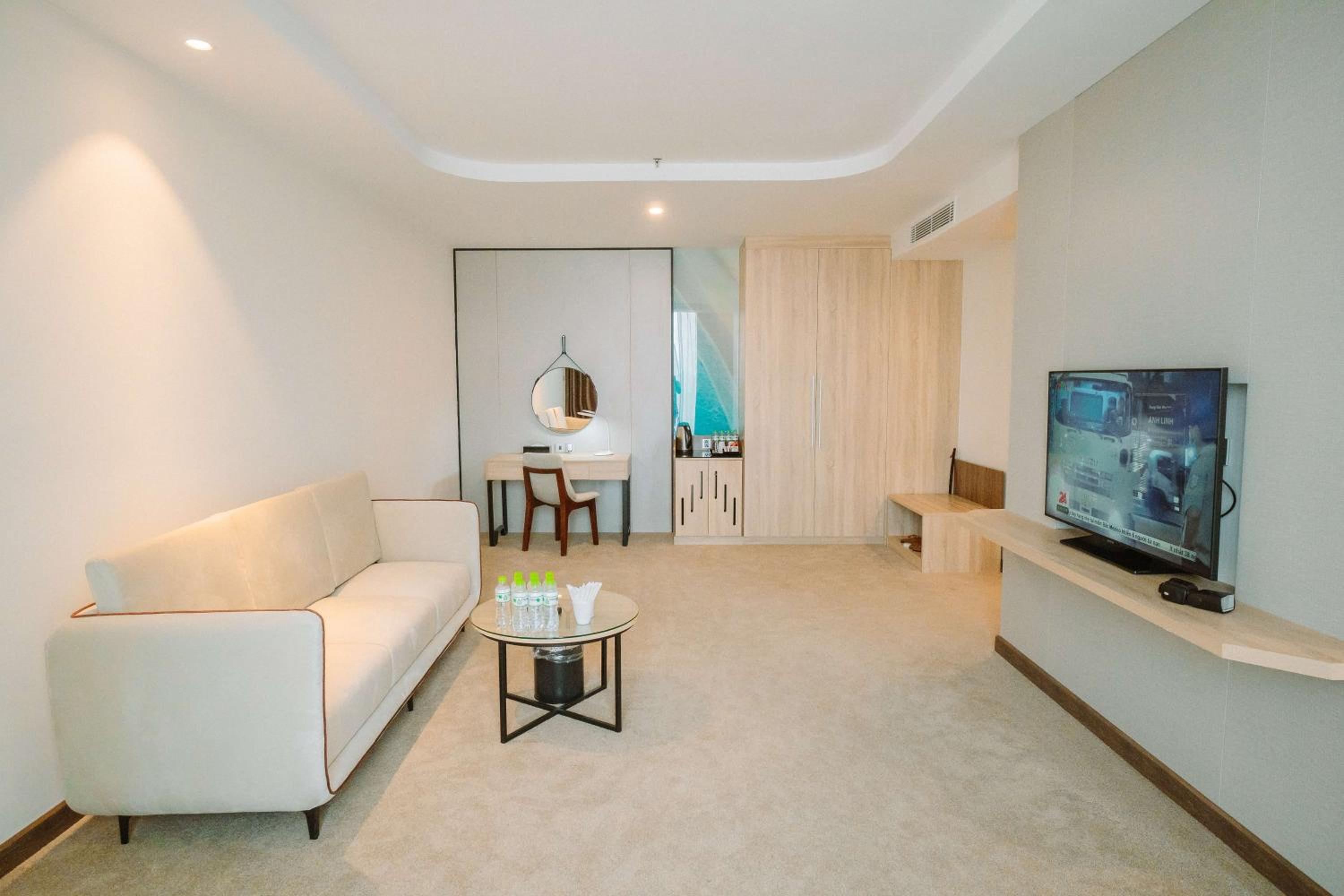 Executive Suite - Photo 7