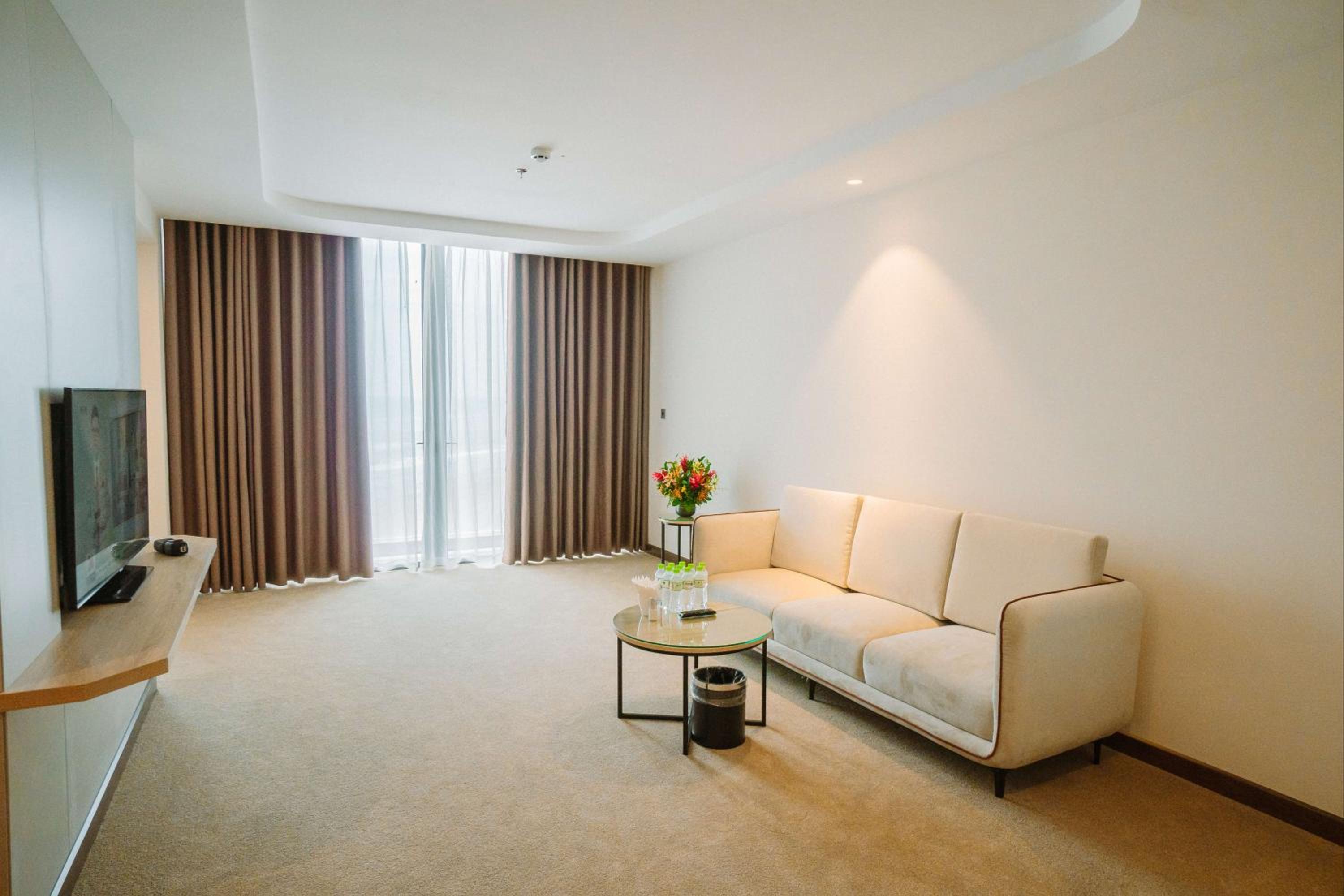 Executive Suite - Photo 3