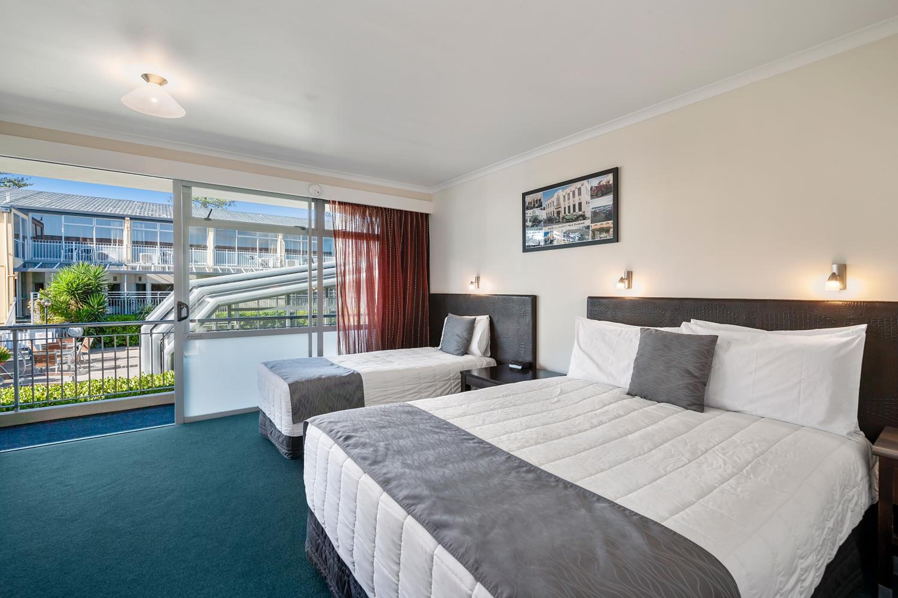 Deluxe Twin Room - Photo 3