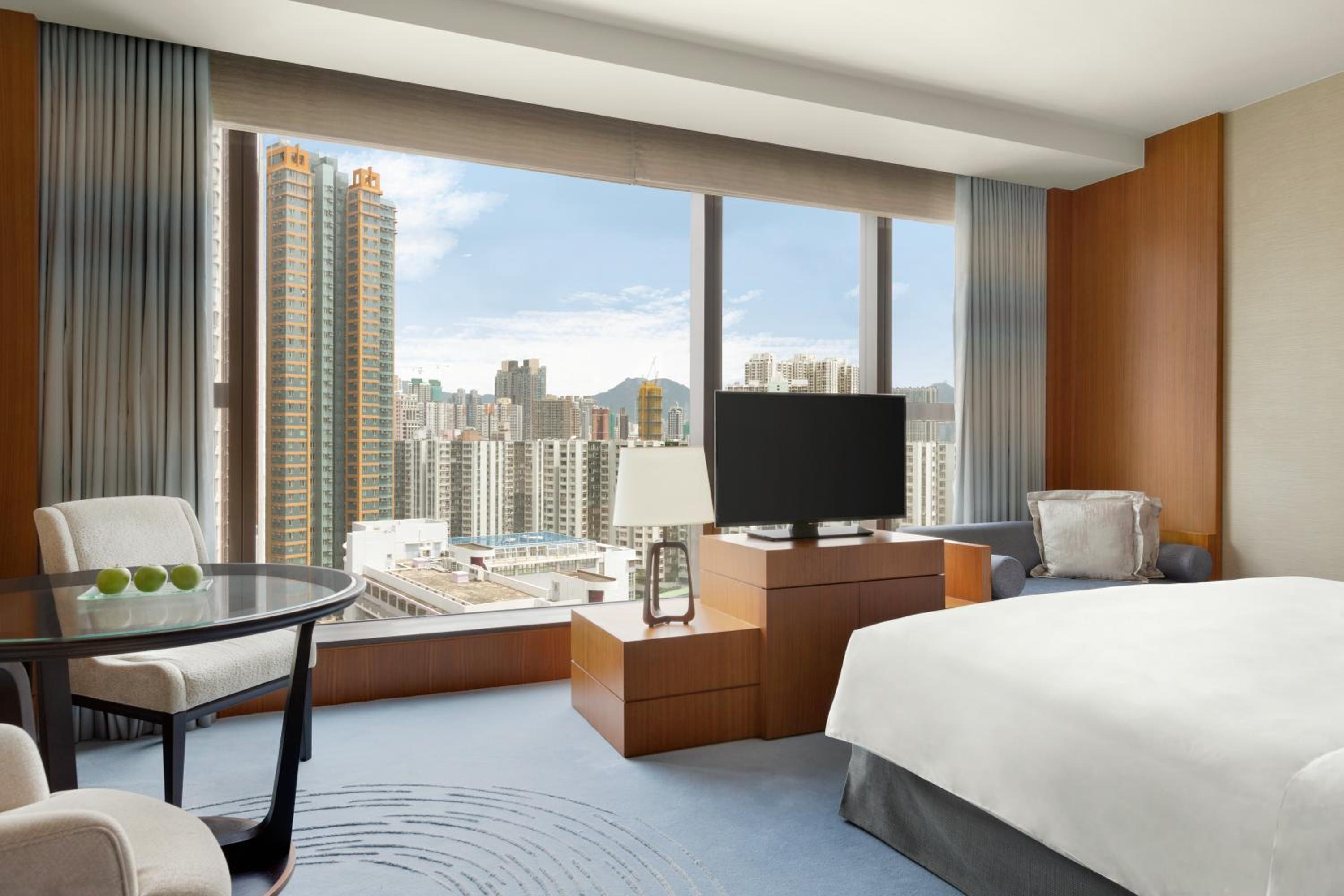 Premier King Room with City View