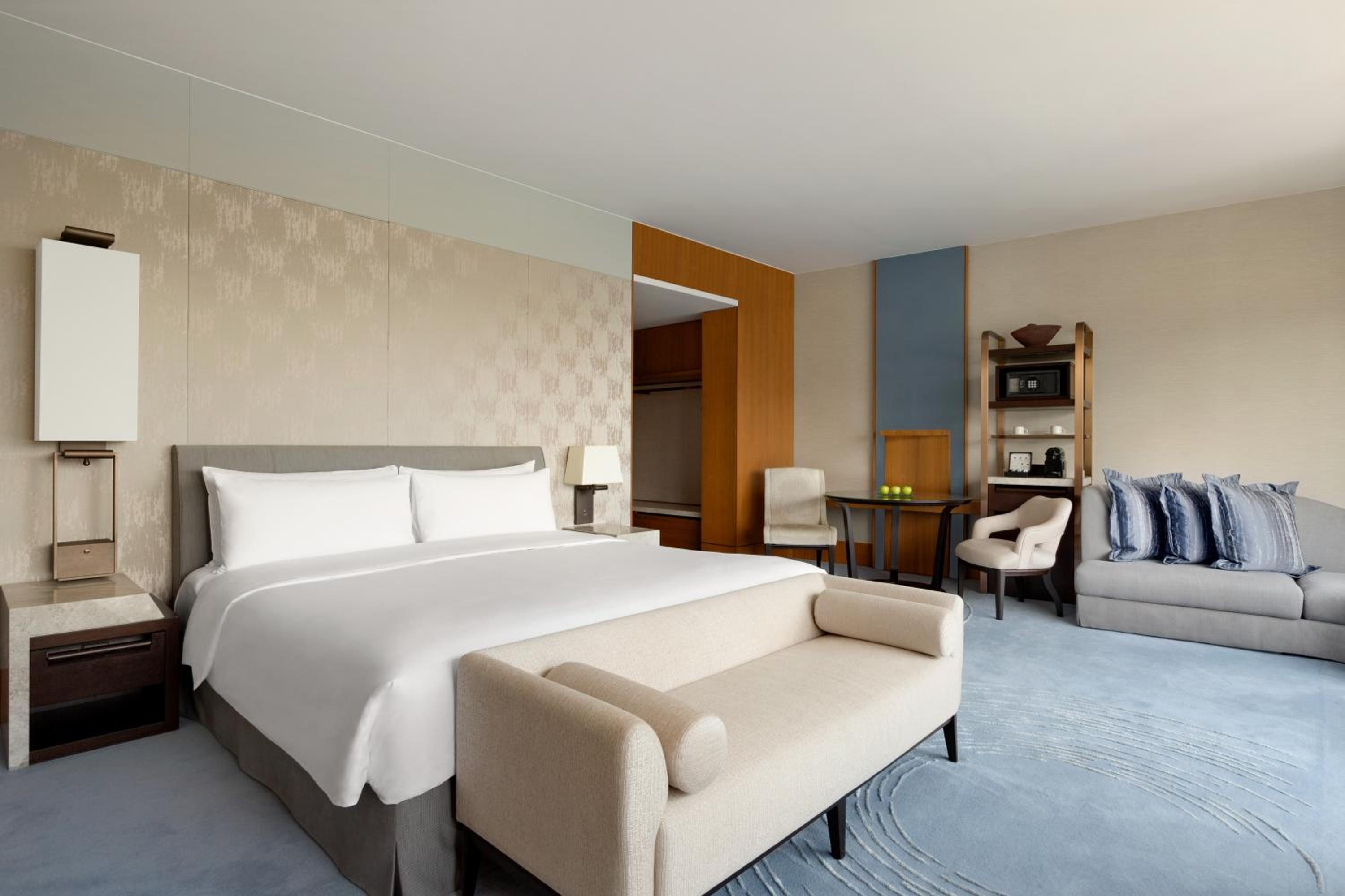 Club Premier KIng Room with Sea View