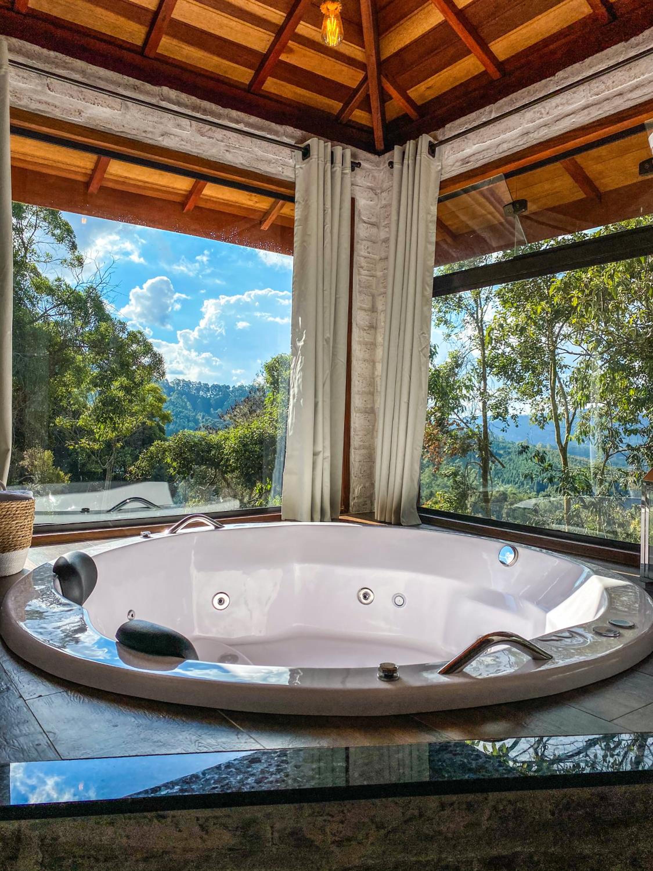 Queen Suite with Spa Bath - Photo 11