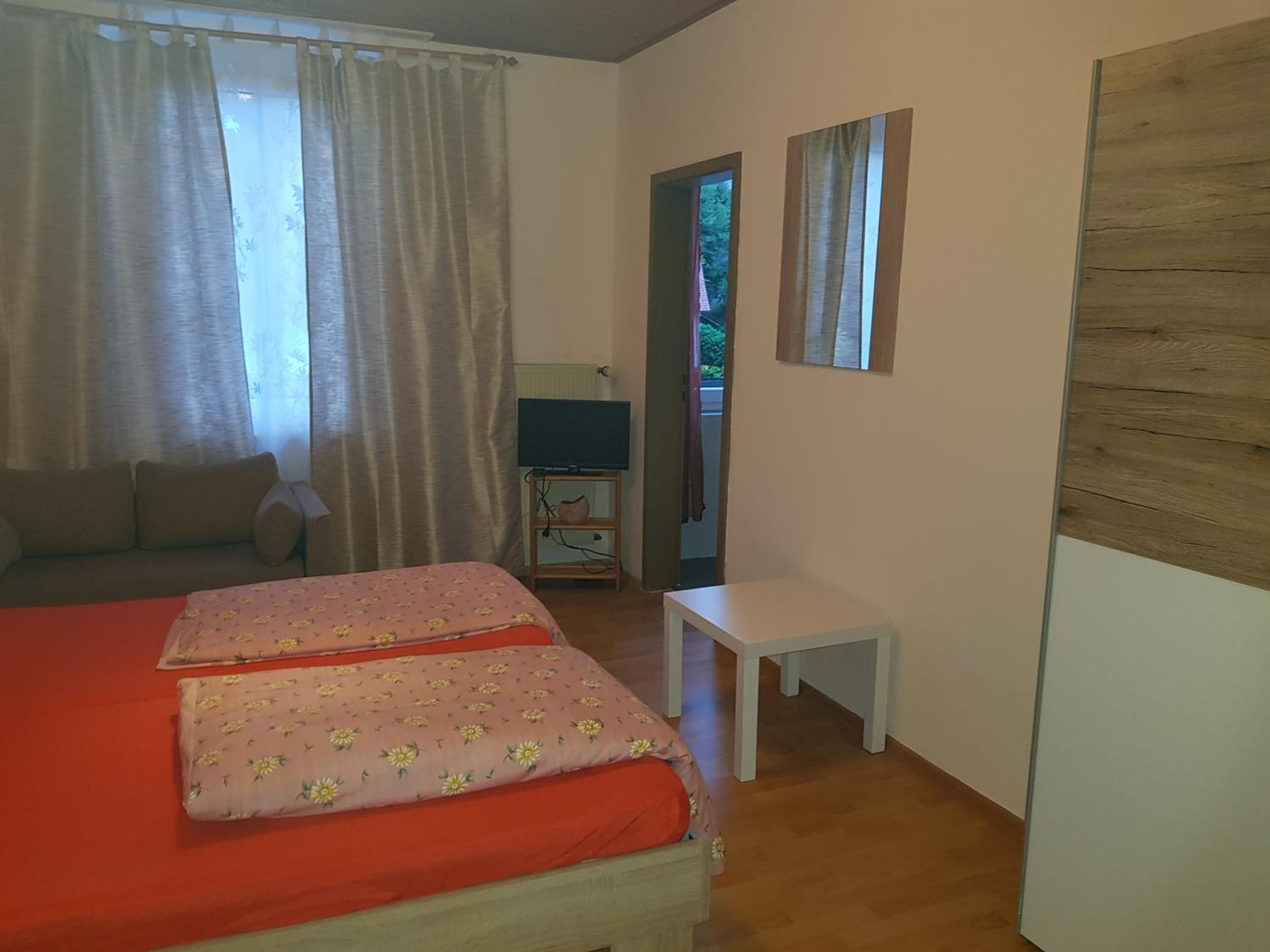 Large Double or Twin Room photo 1