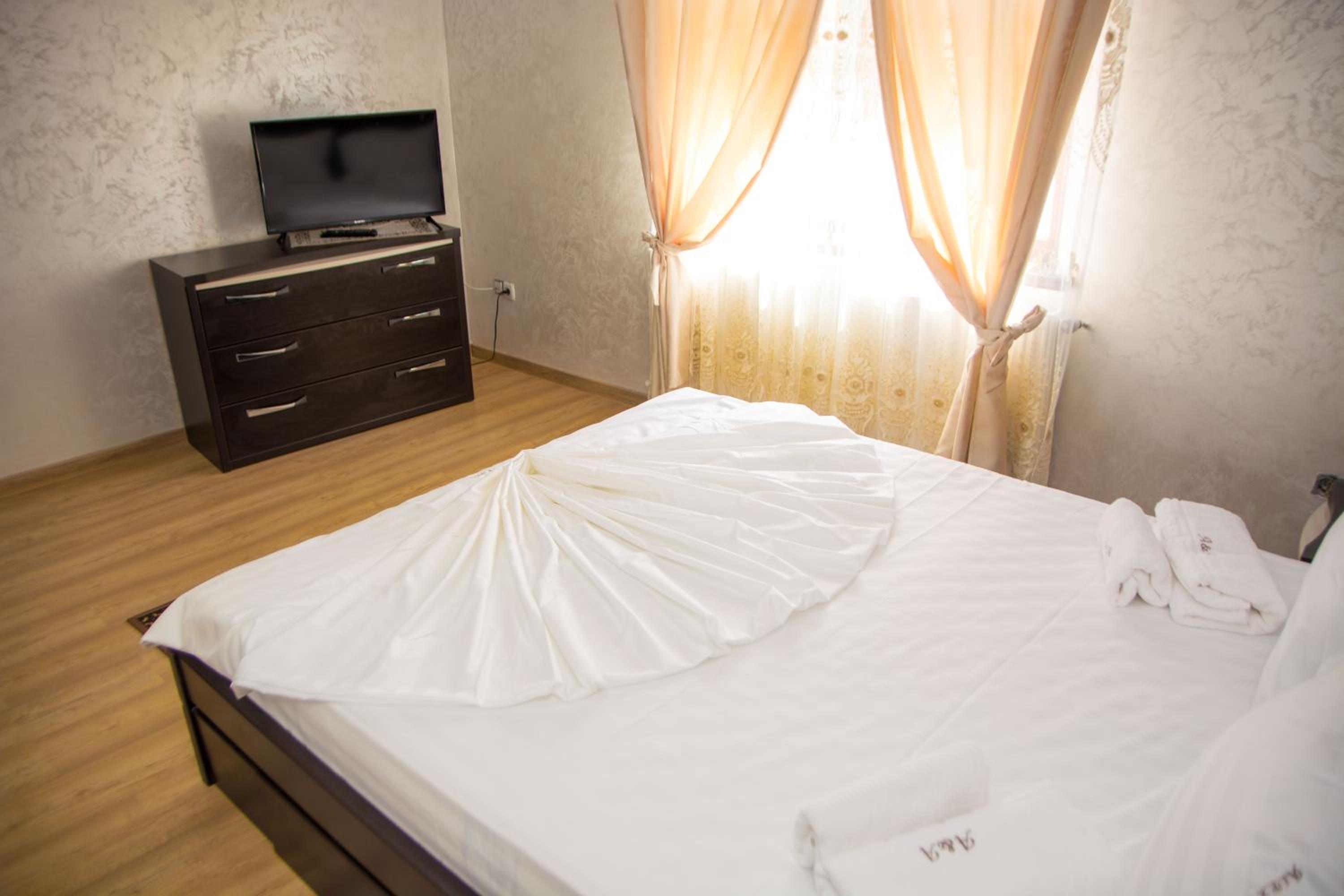 Double Room with Shared Bathroom photo 2
